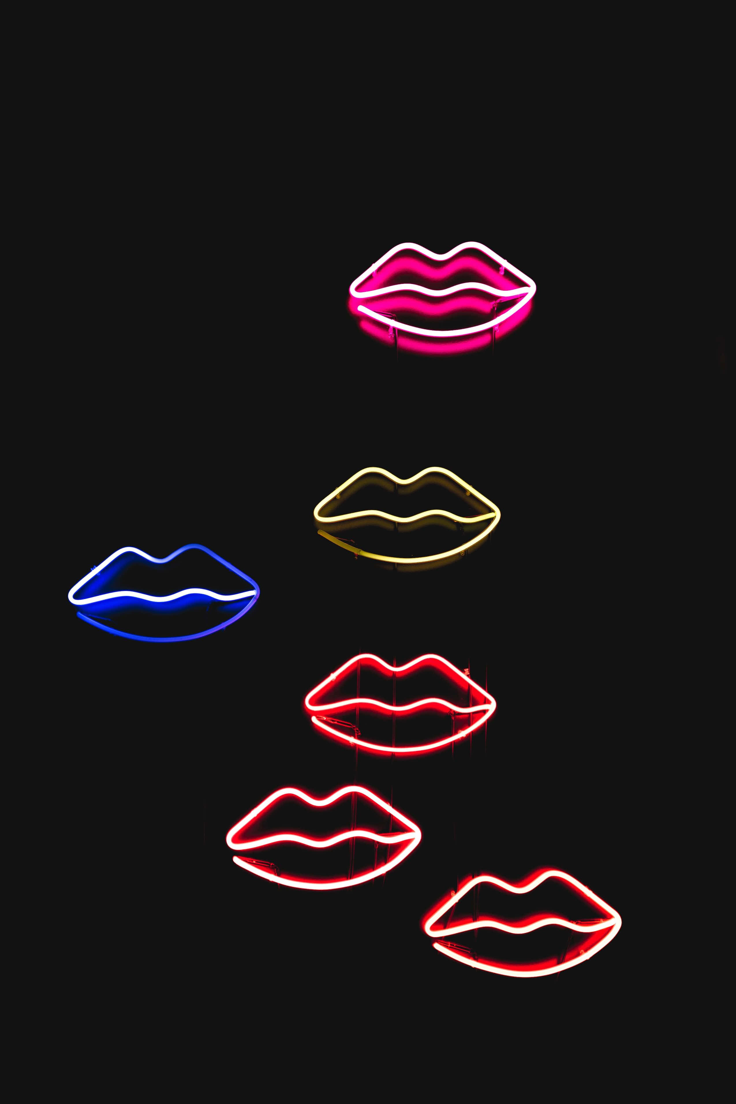 Luscious Pink Lips na Malapit Wallpaper