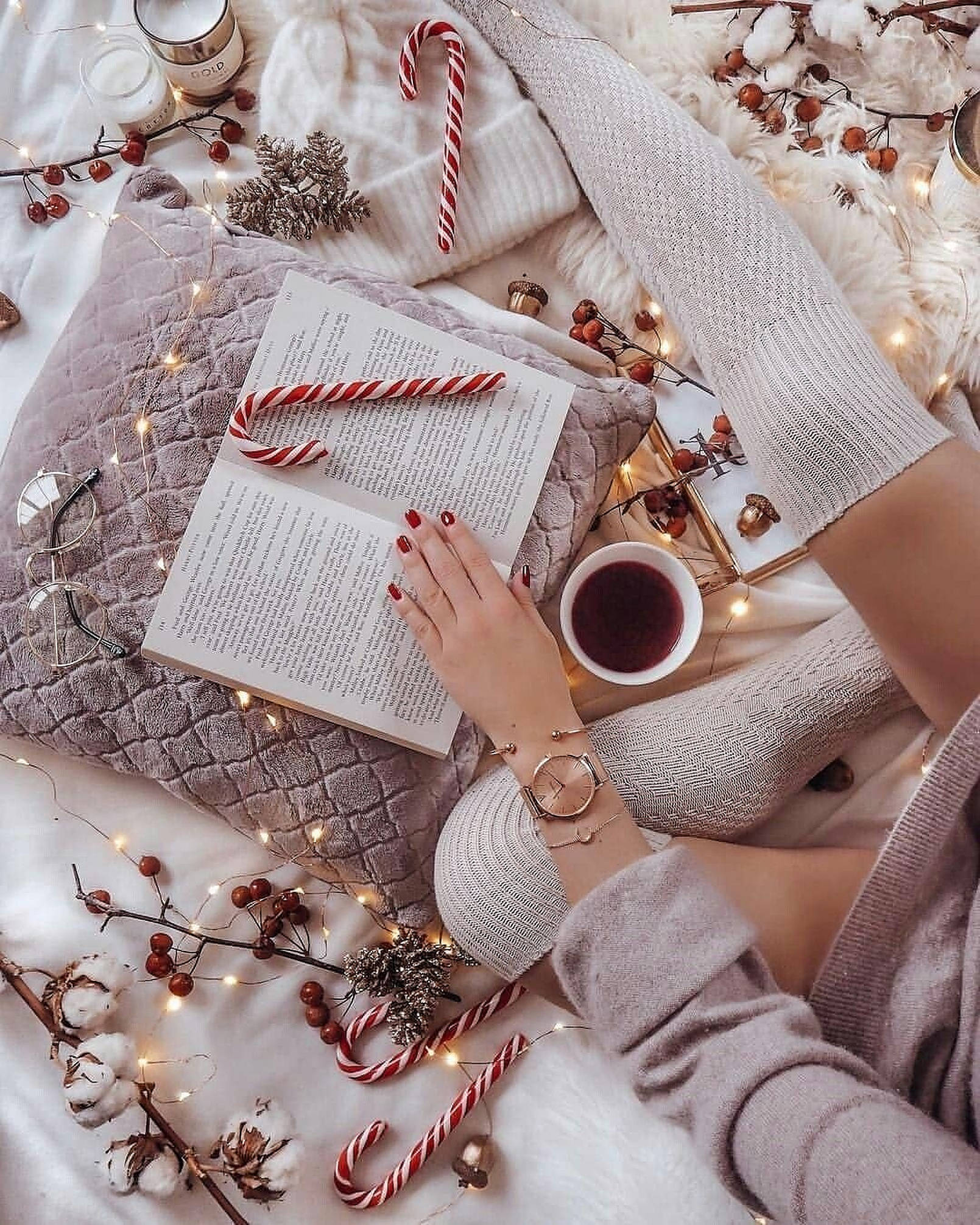 Maaliwalas na Pasko na Aesthetic Flat Lay Wallpaper