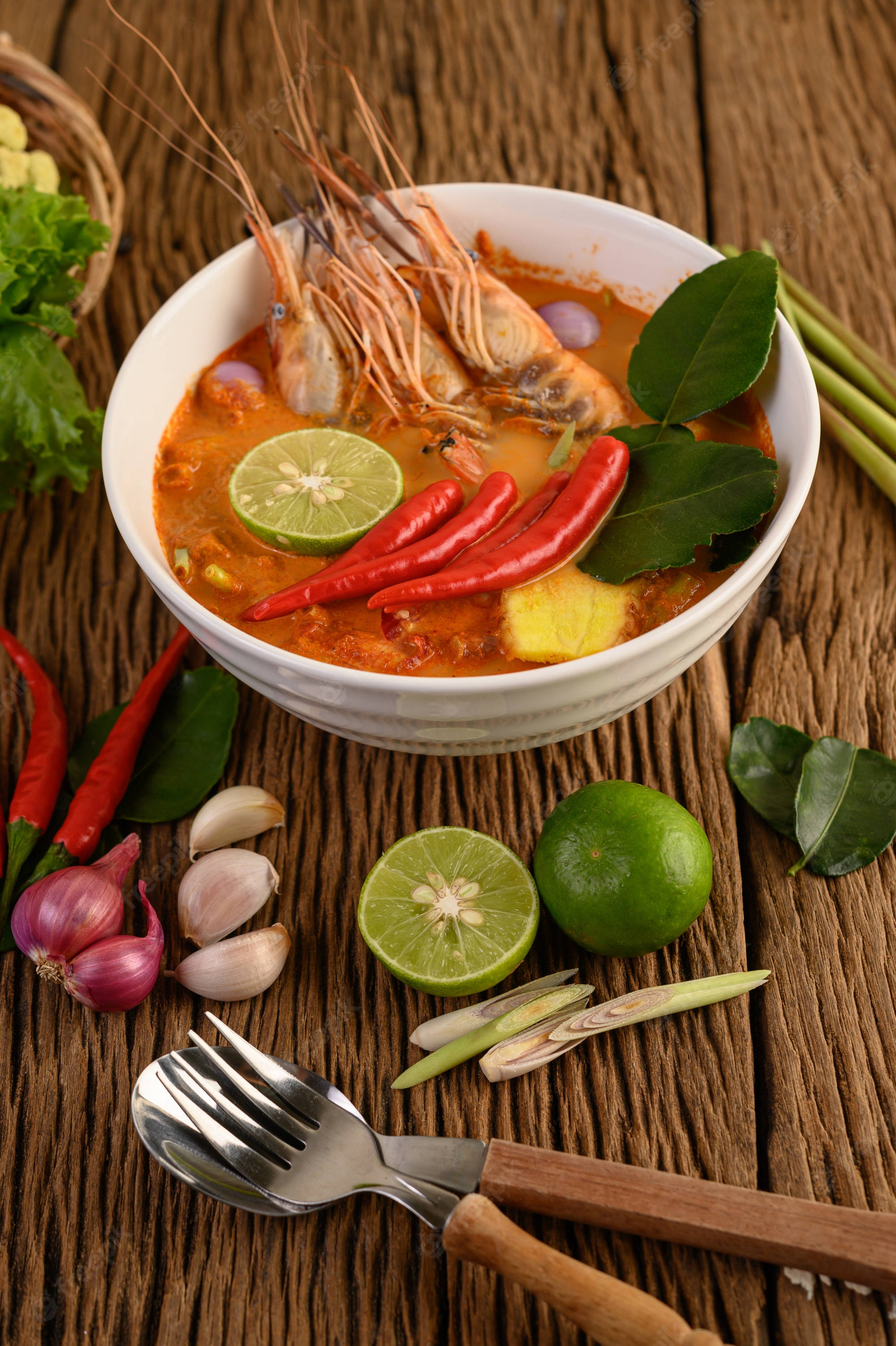 Maanghang Tom Yum Soup na may Prawns Wallpaper