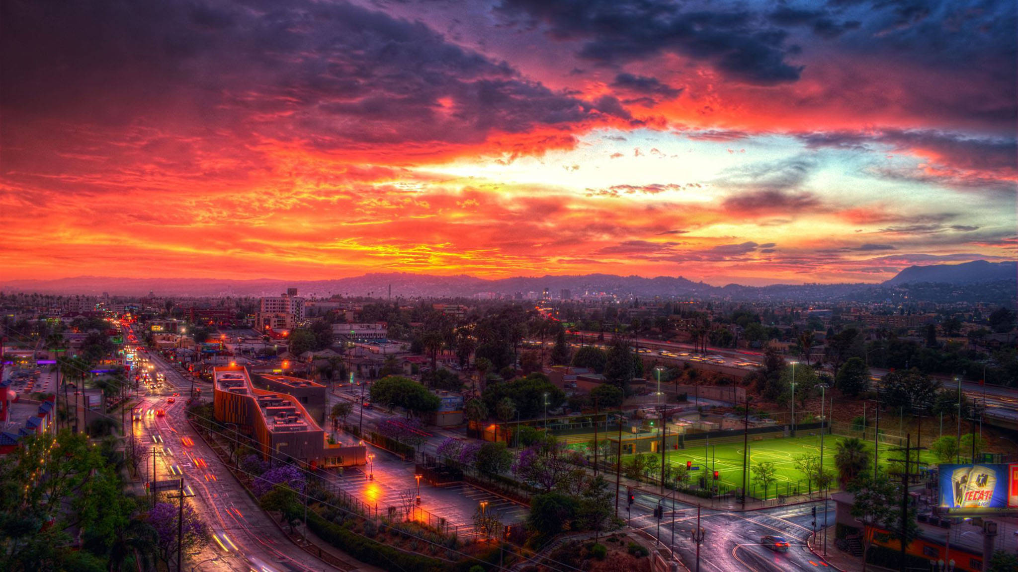 Maapoy na Pulang Paglubog ng Araw sa Los Angeles Wallpaper