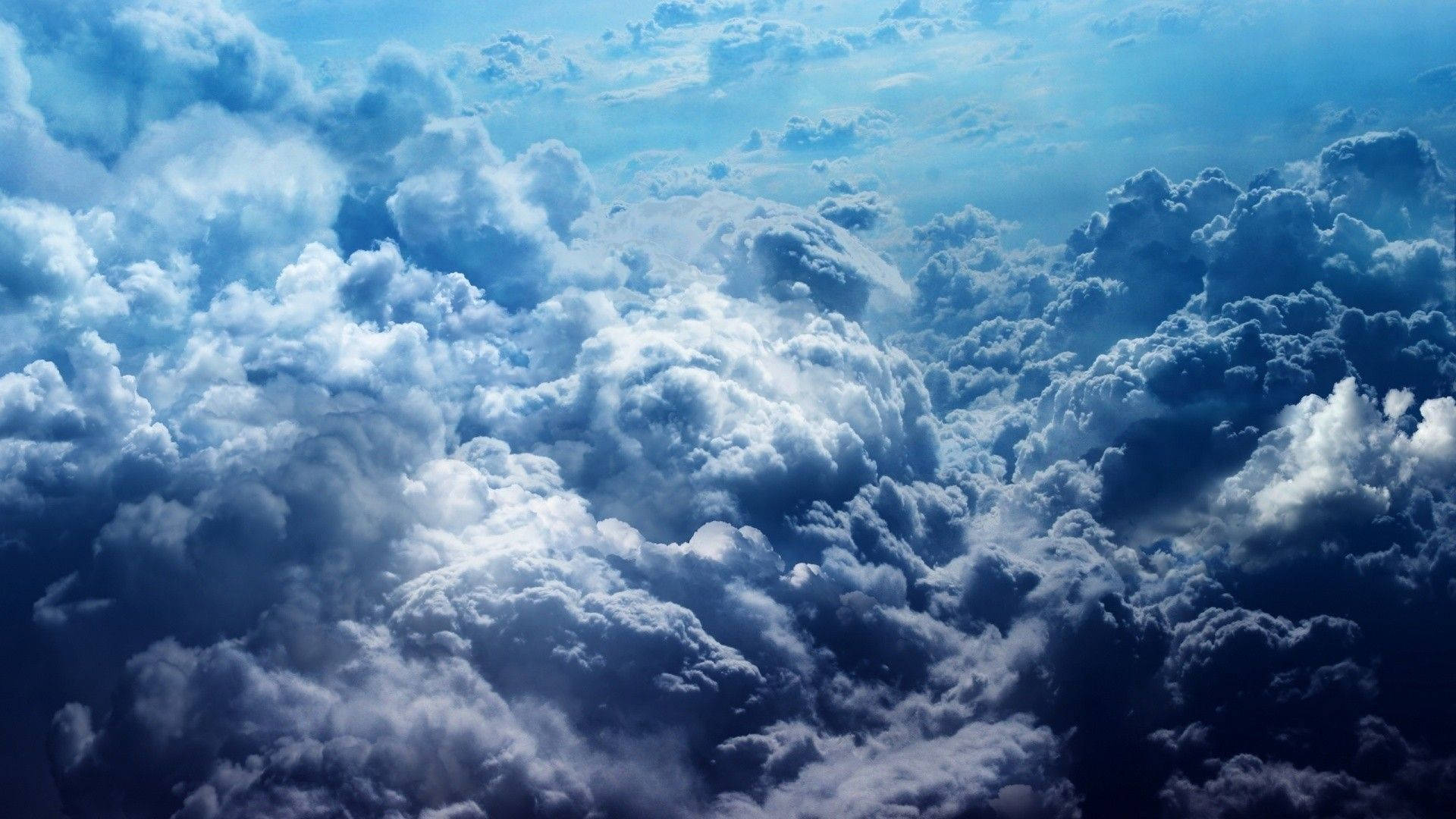 Mac Aesthetic na Mga Ulap ng Bagyo Wallpaper