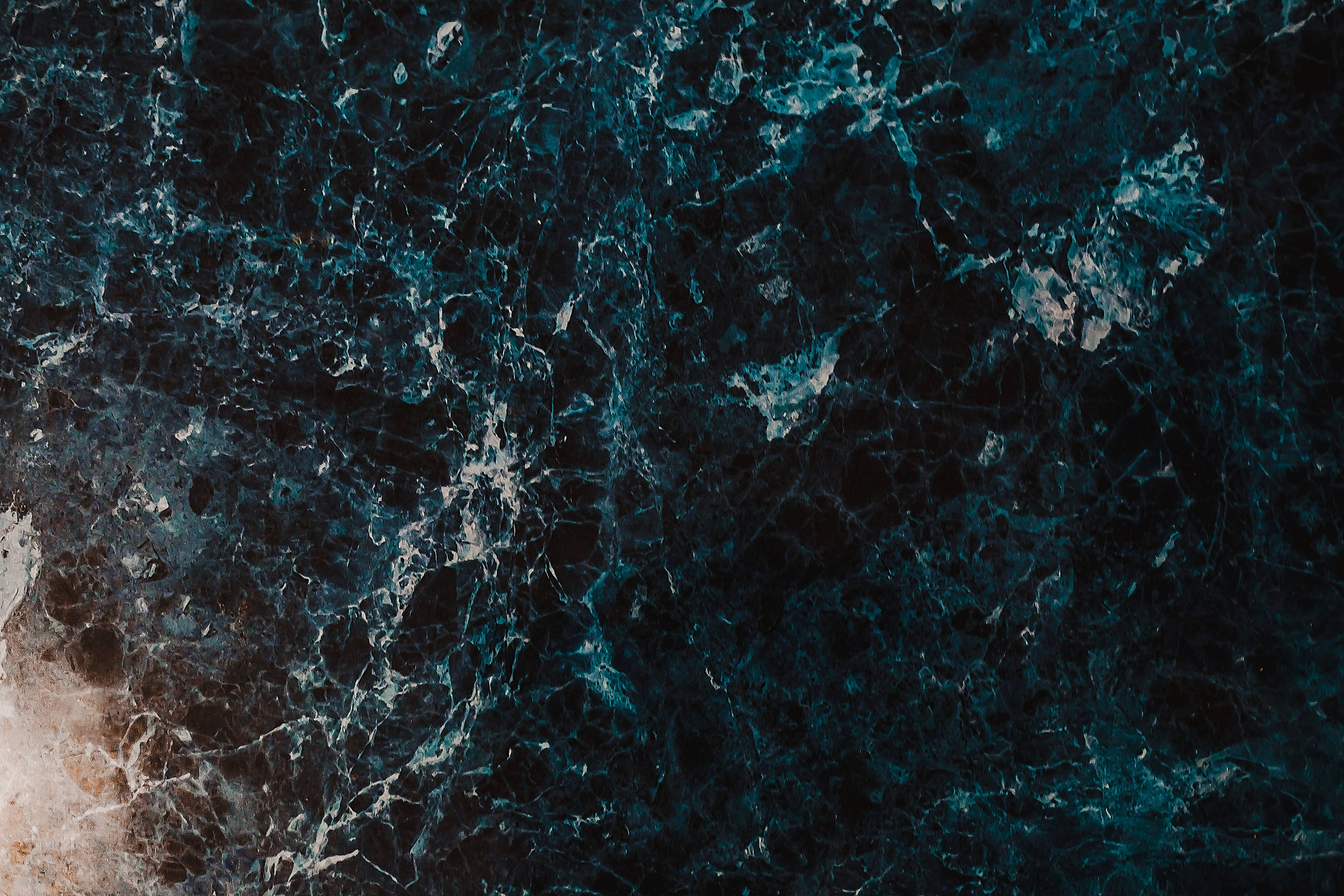 Madilim na Berdeng Abstract Limestone Marmol 4K Wallpaper