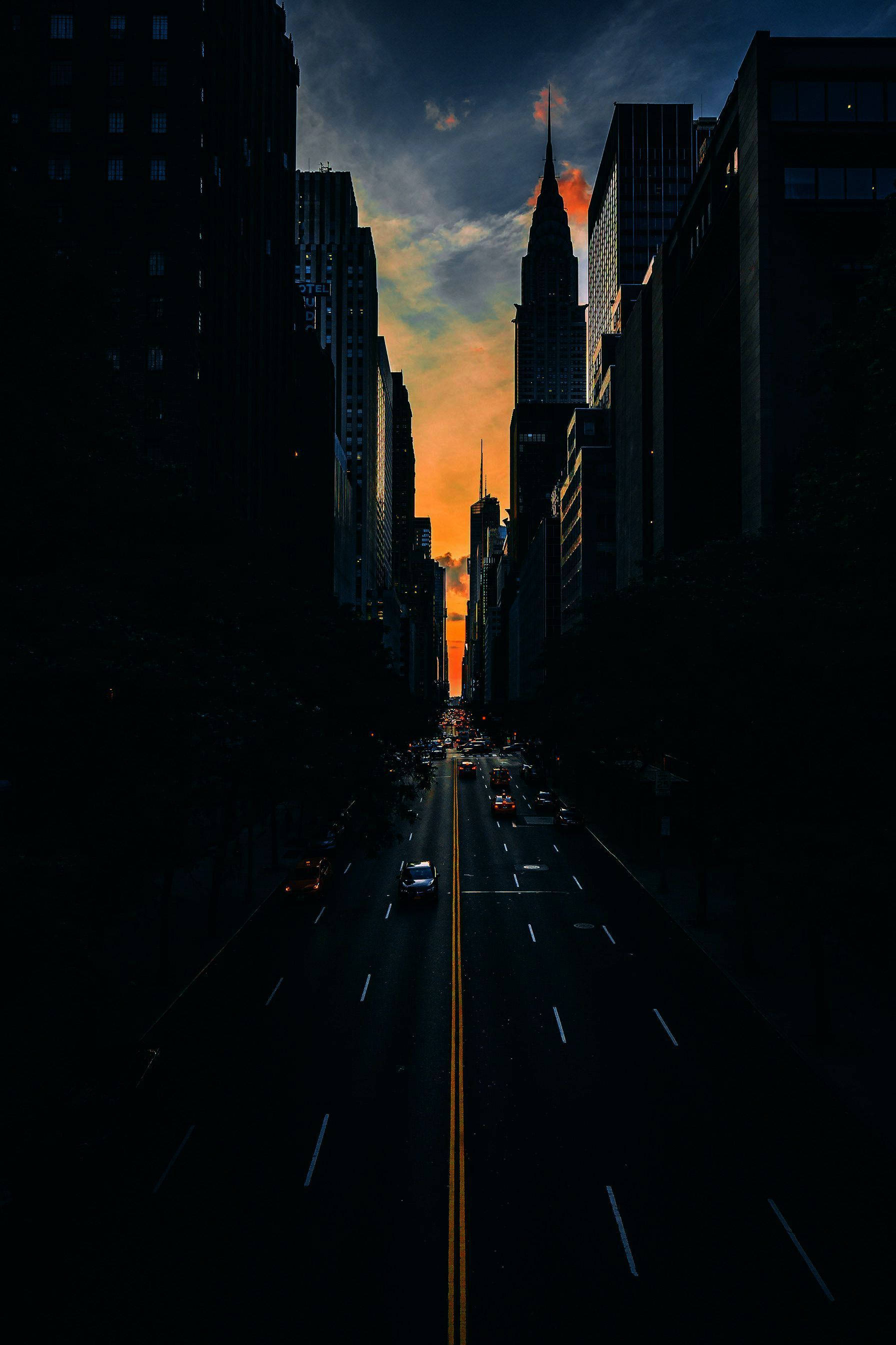 Madilim na Kalsada sa Lungsod na Litrato Wallpaper