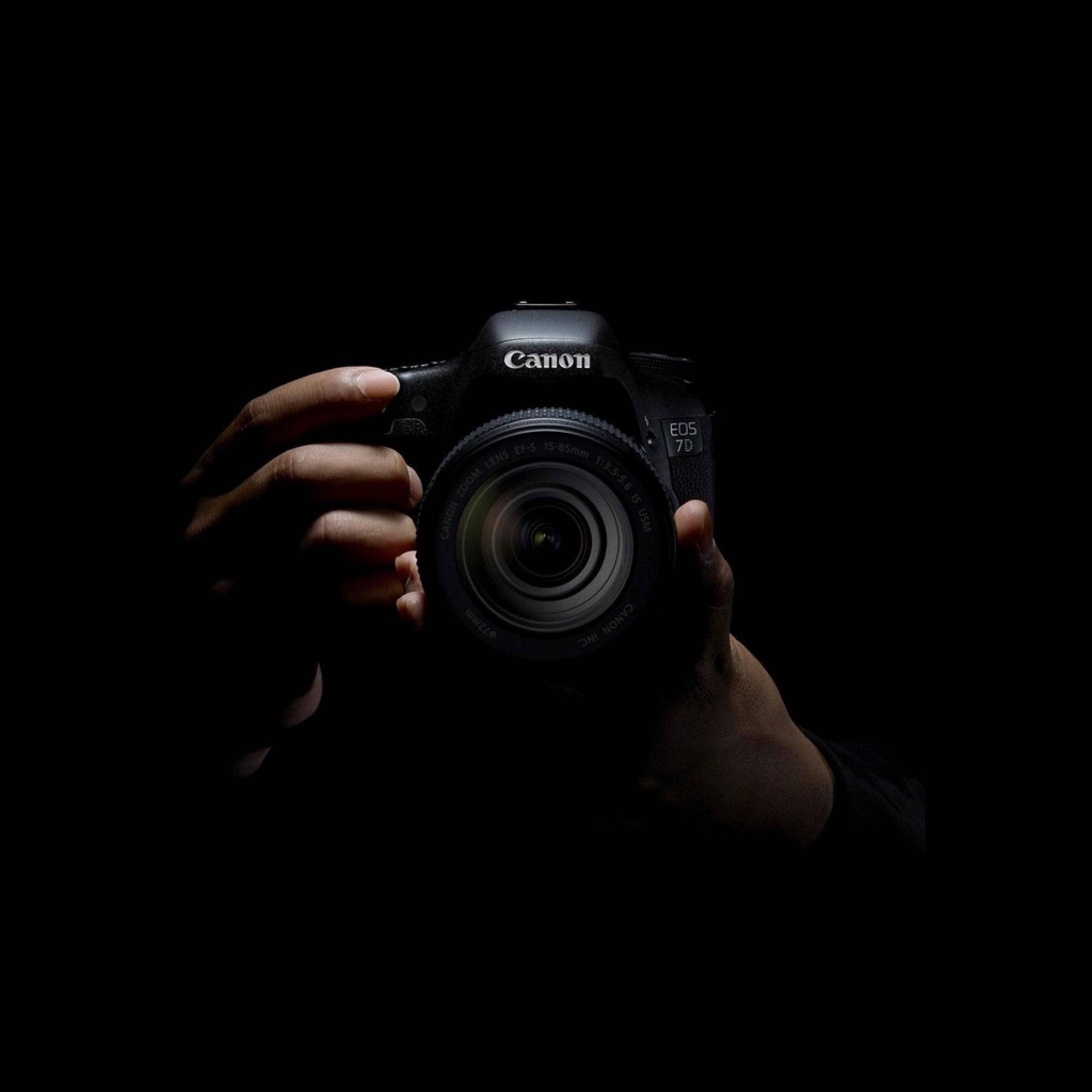 Madilim na Litrato ng Canon Camera Wallpaper