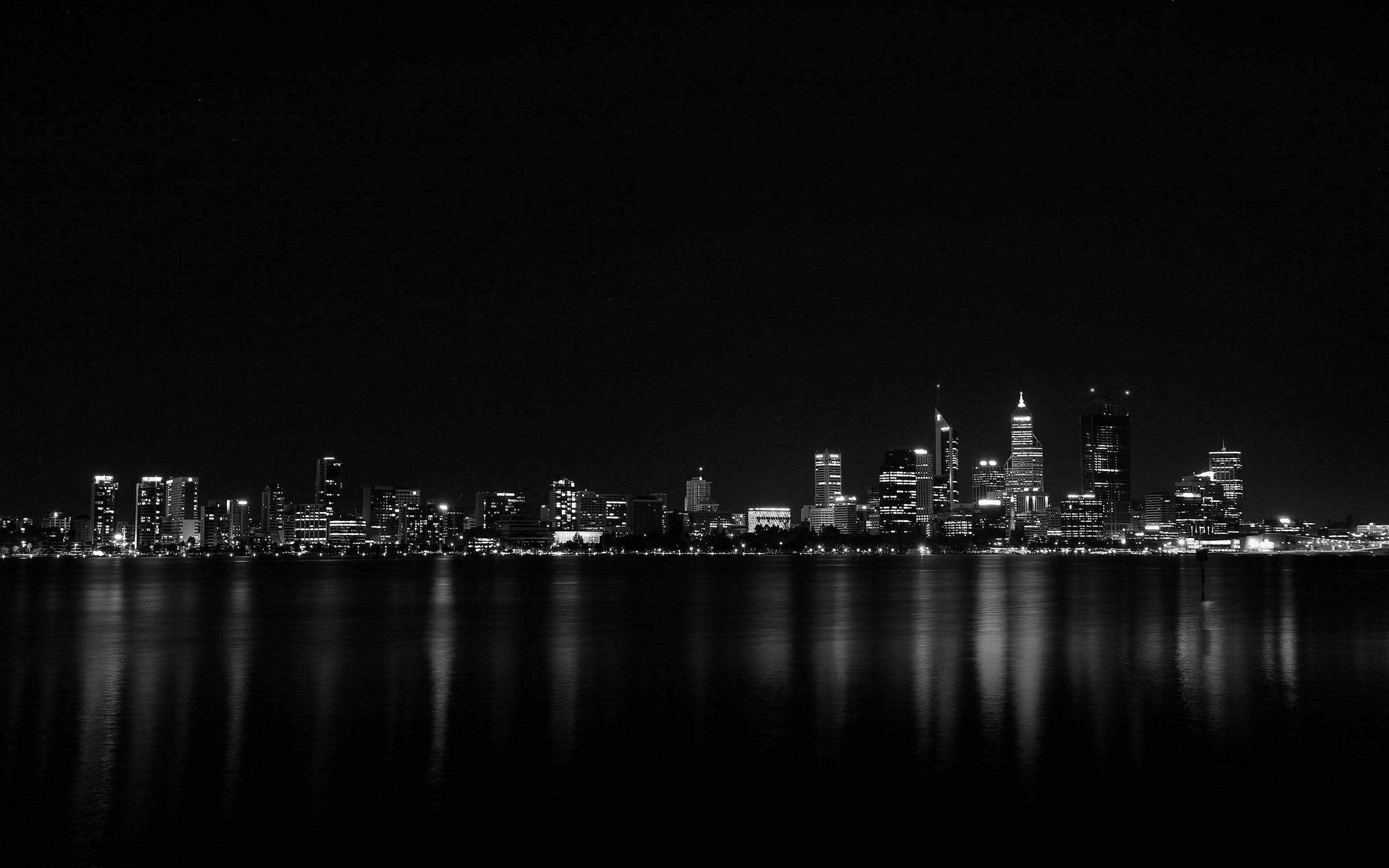 Madilim na Lungsod na Monochrome Wallpaper