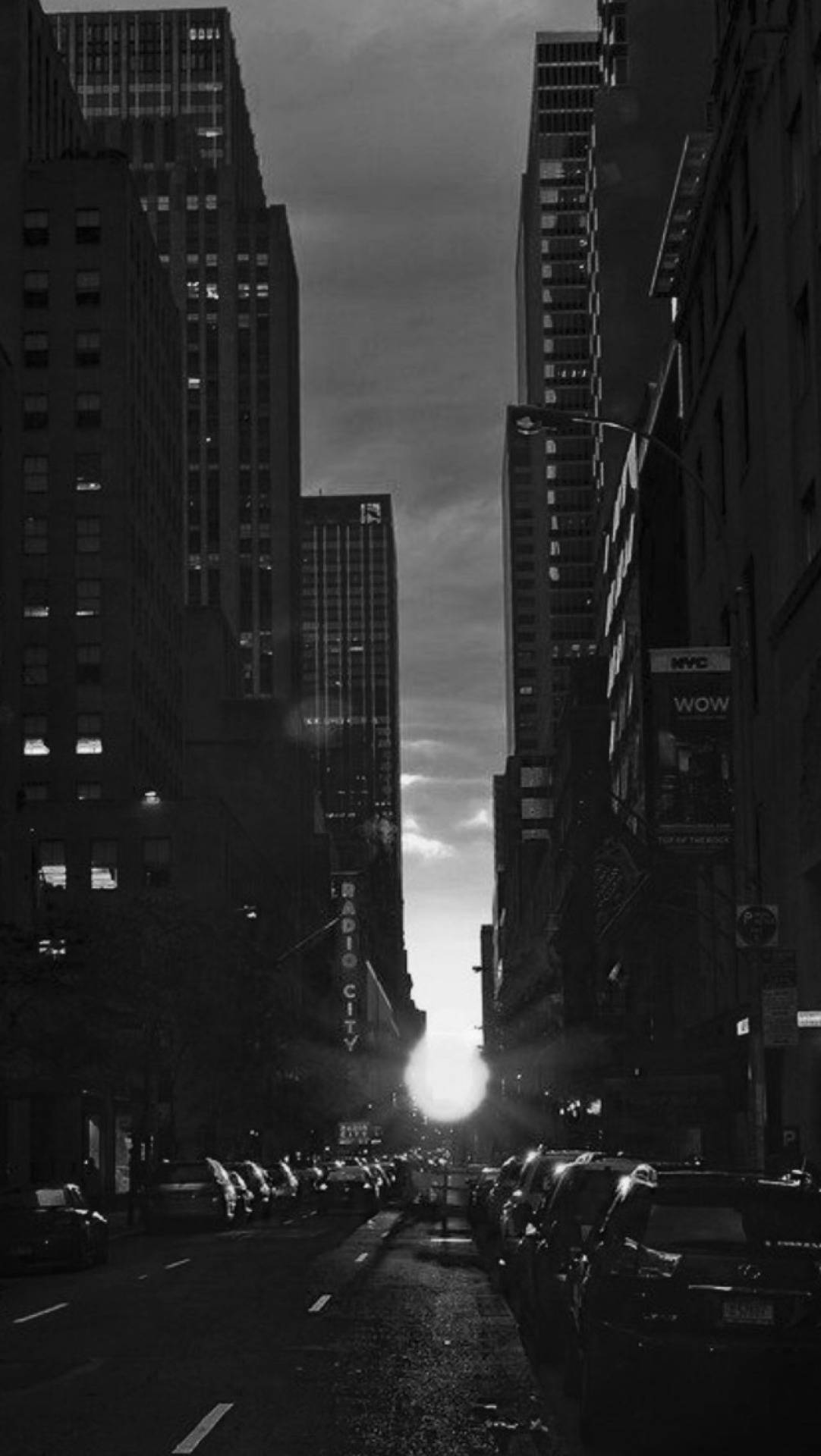 Madilim na Lungsod na Monochrome na Kalsada Wallpaper