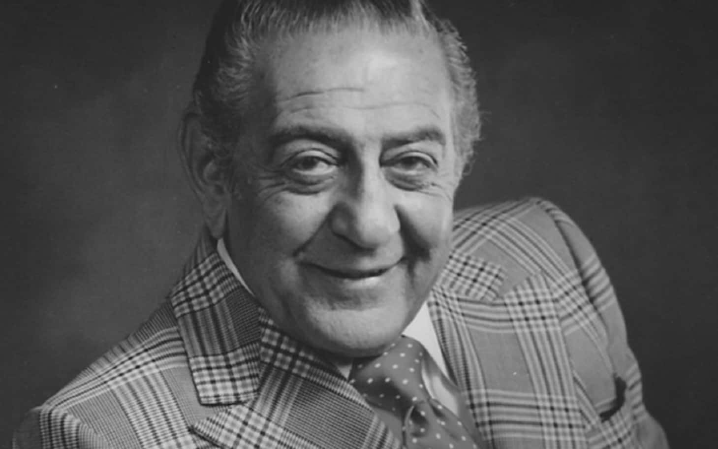 Maestro ng Musika na Legendaryo - Si Guy Lombardo sa Itim at Puti Wallpaper
