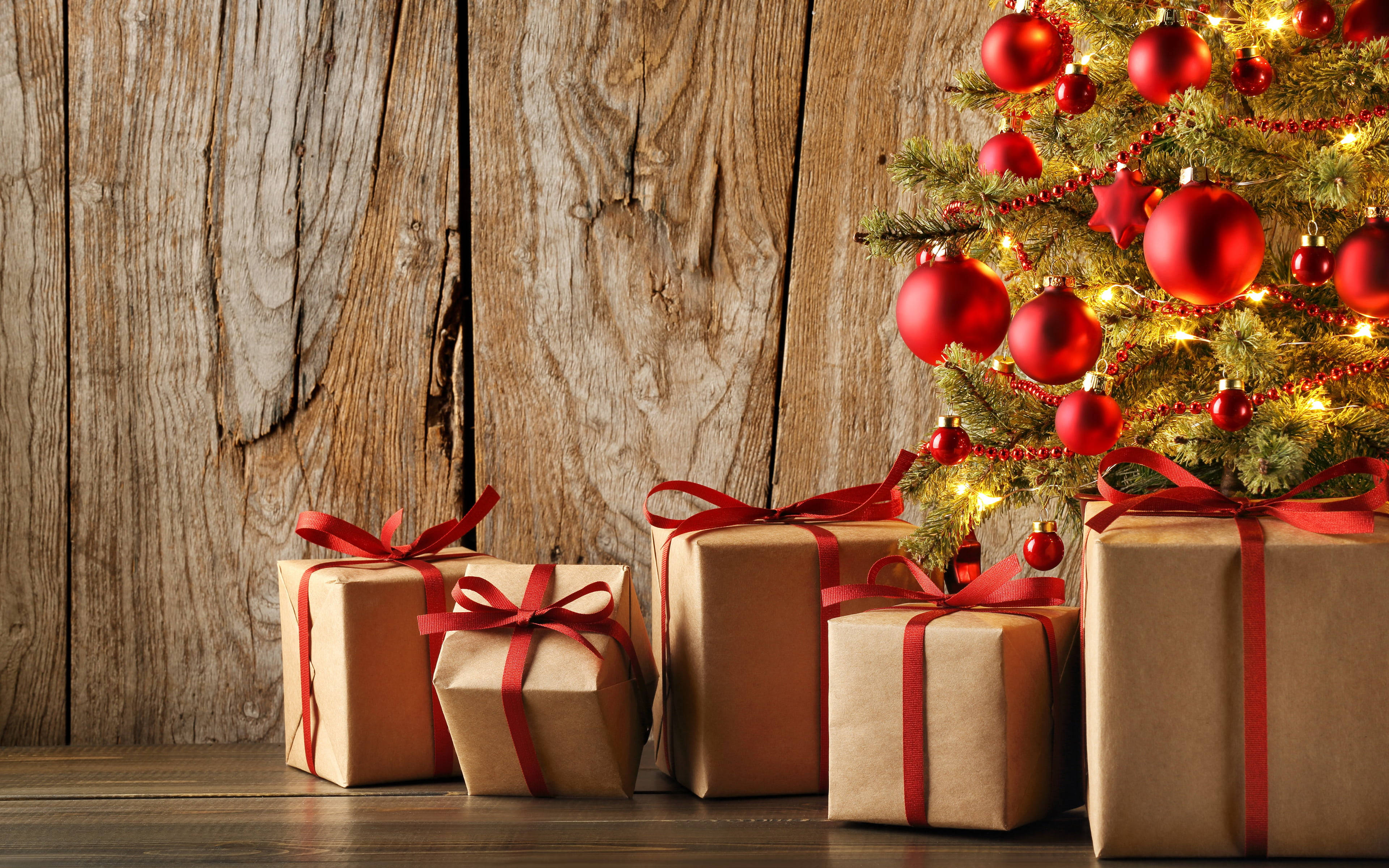 Magagandang Regalo sa Pasko na Nakabalot sa Kraft Paper Wallpaper