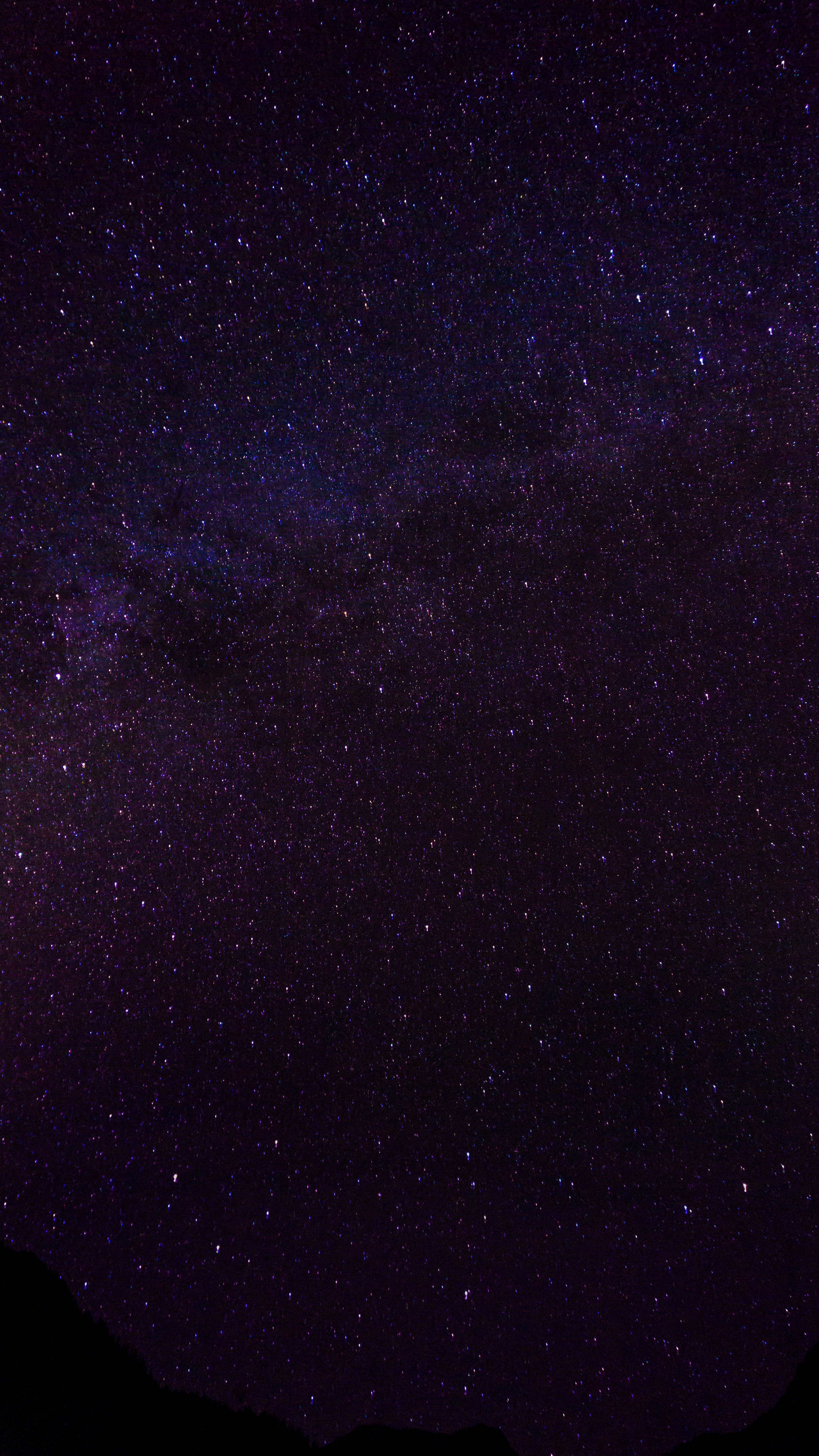 Magandang dark purple galaxy sa space Wallpaper