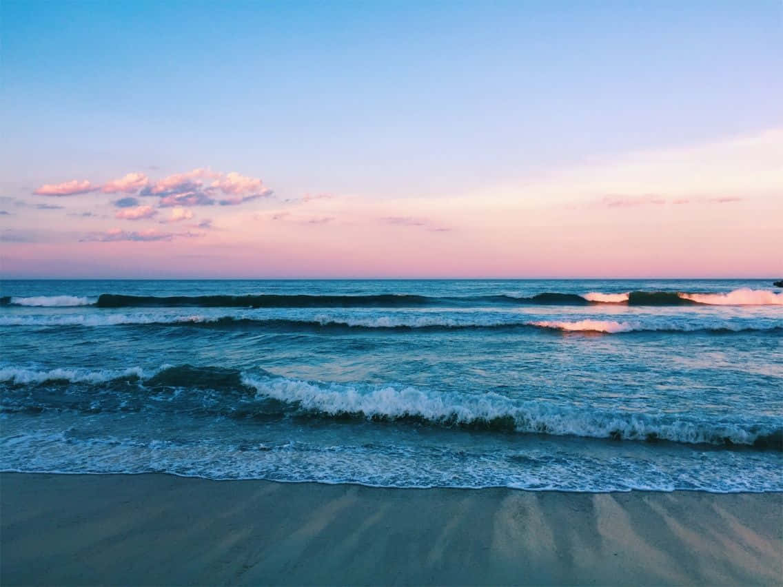 Maghanap ng kapayapaan sa Aesthetic Beach Wallpaper