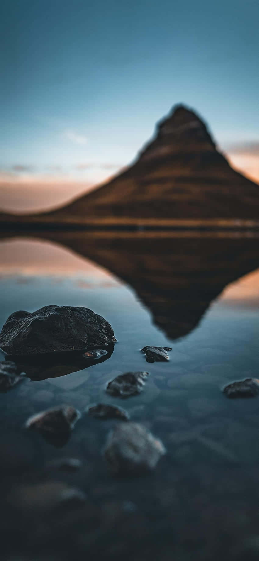 Maging abala gamit ang Calm Mobile para sa maayos at konektadong karanasan Wallpaper