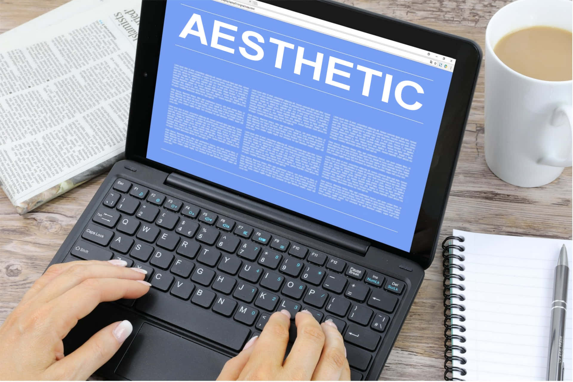 Magpahayag ng pahayag gamit ang magandang Aesthetic Laptop Wallpaper