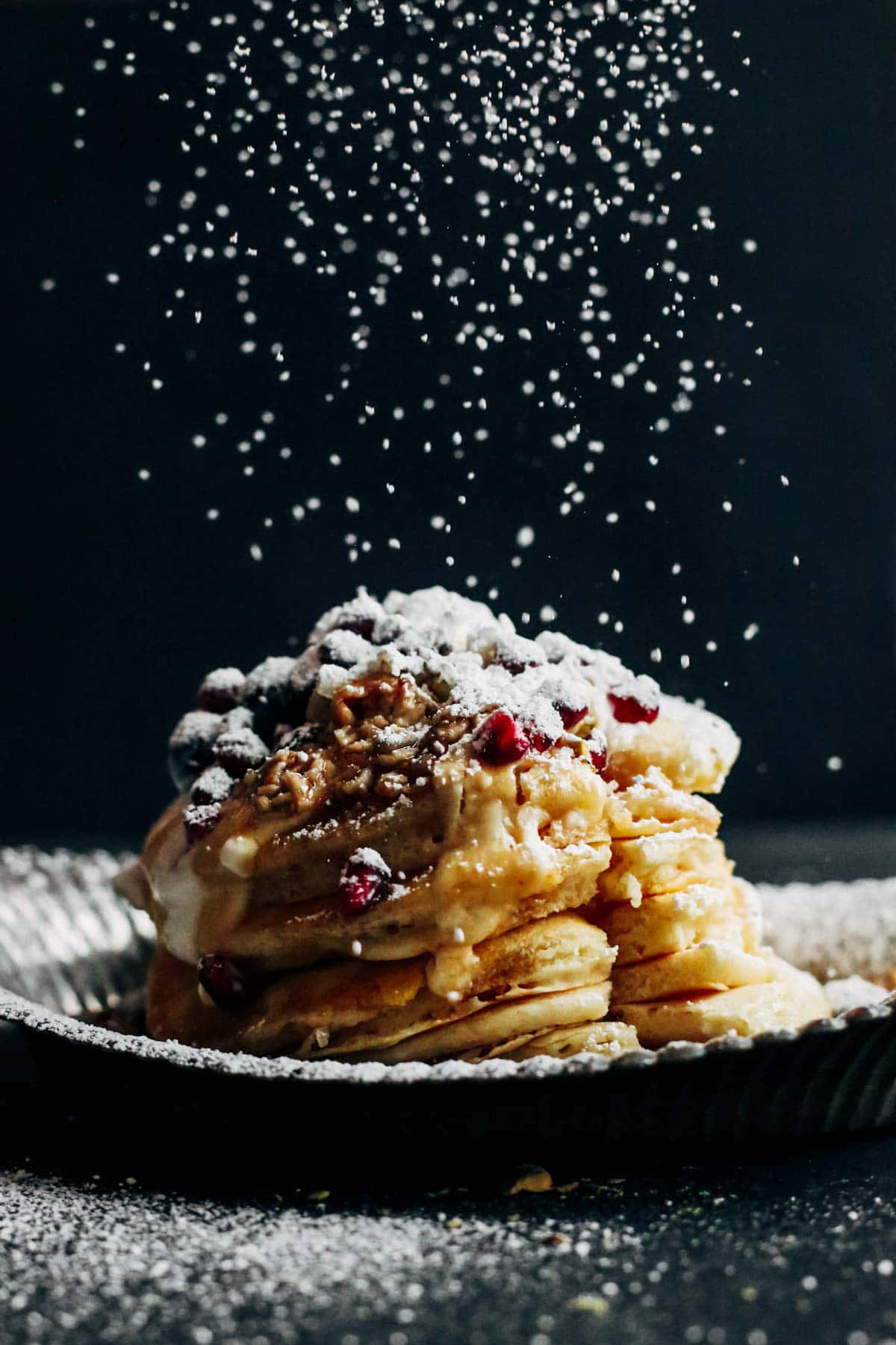 Magpakasaya sa Masasarap na Dessert na May iPhone Wallpaper