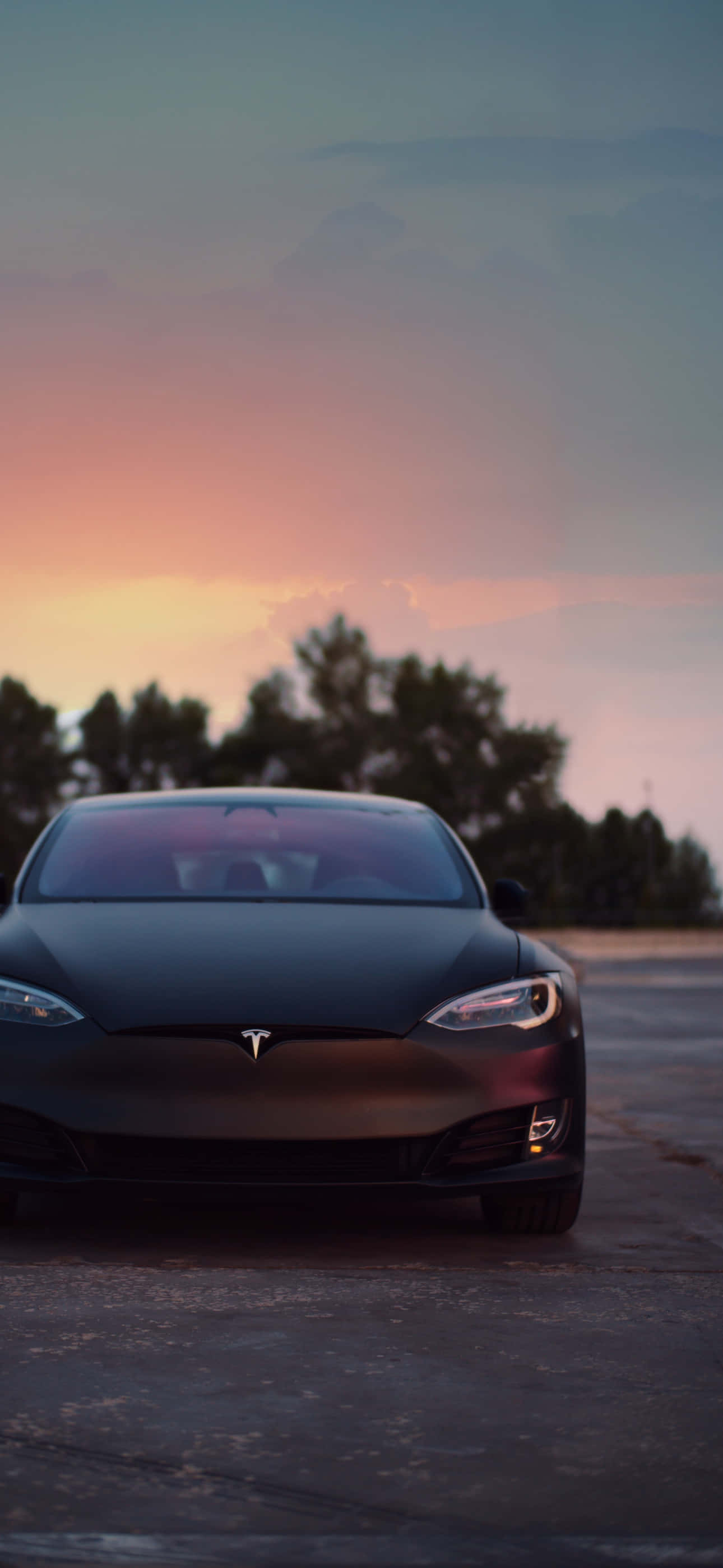 Magsaya ng isang wireless na mundo kasama ang Tesla iPhone. Wallpaper