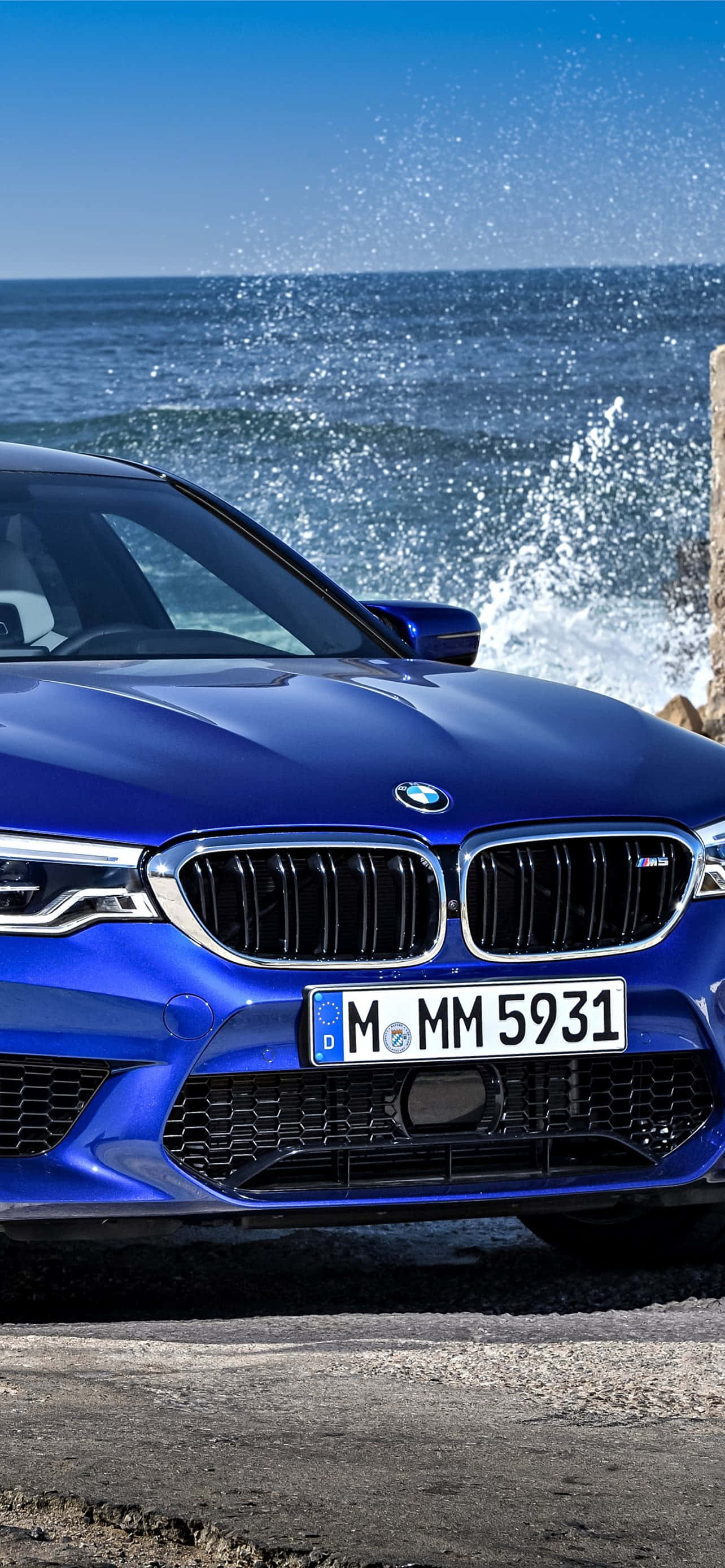 Magsaya ng Luho sa Badyet kasama ang BMW M5 Wallpaper