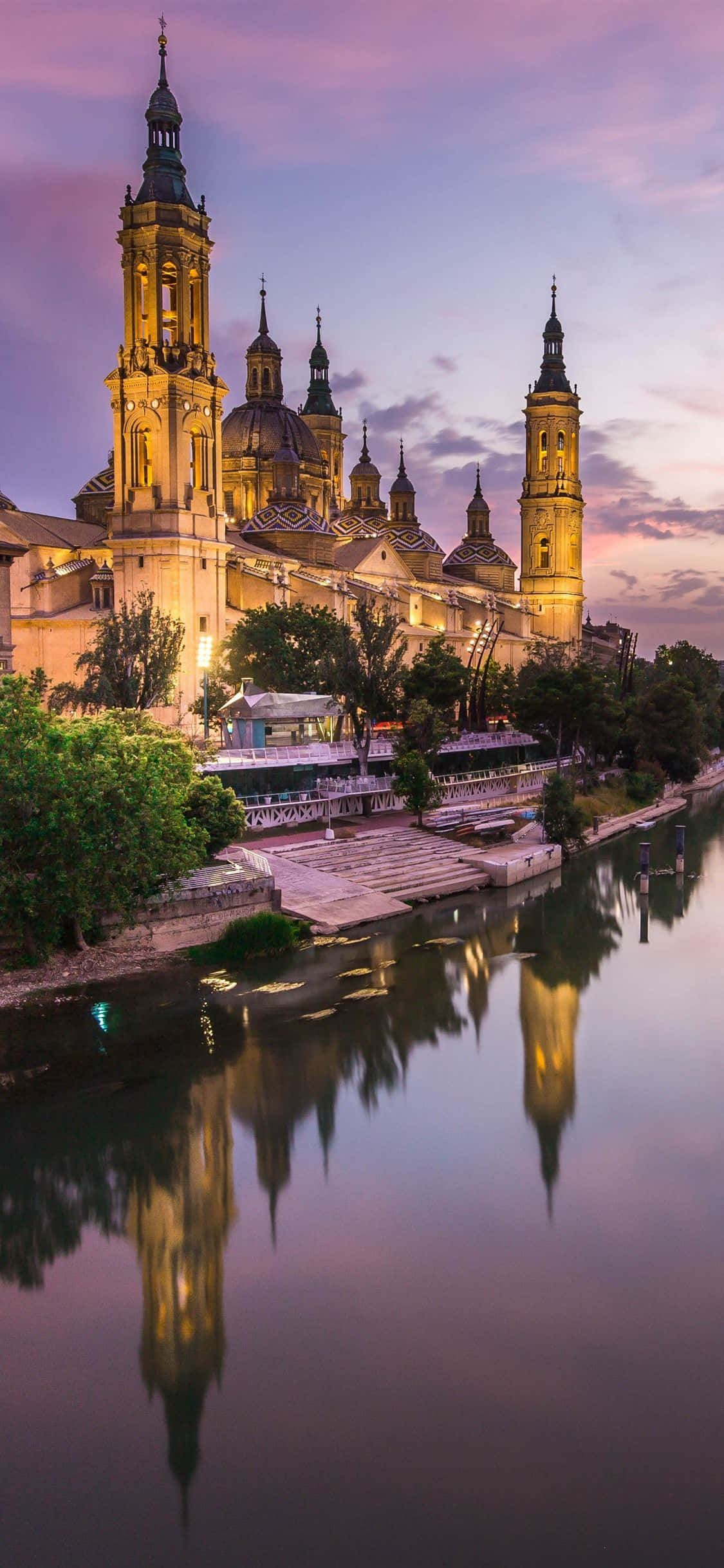 Magsaya ng magandang sunset sa rolling hills ng Spain Wallpaper