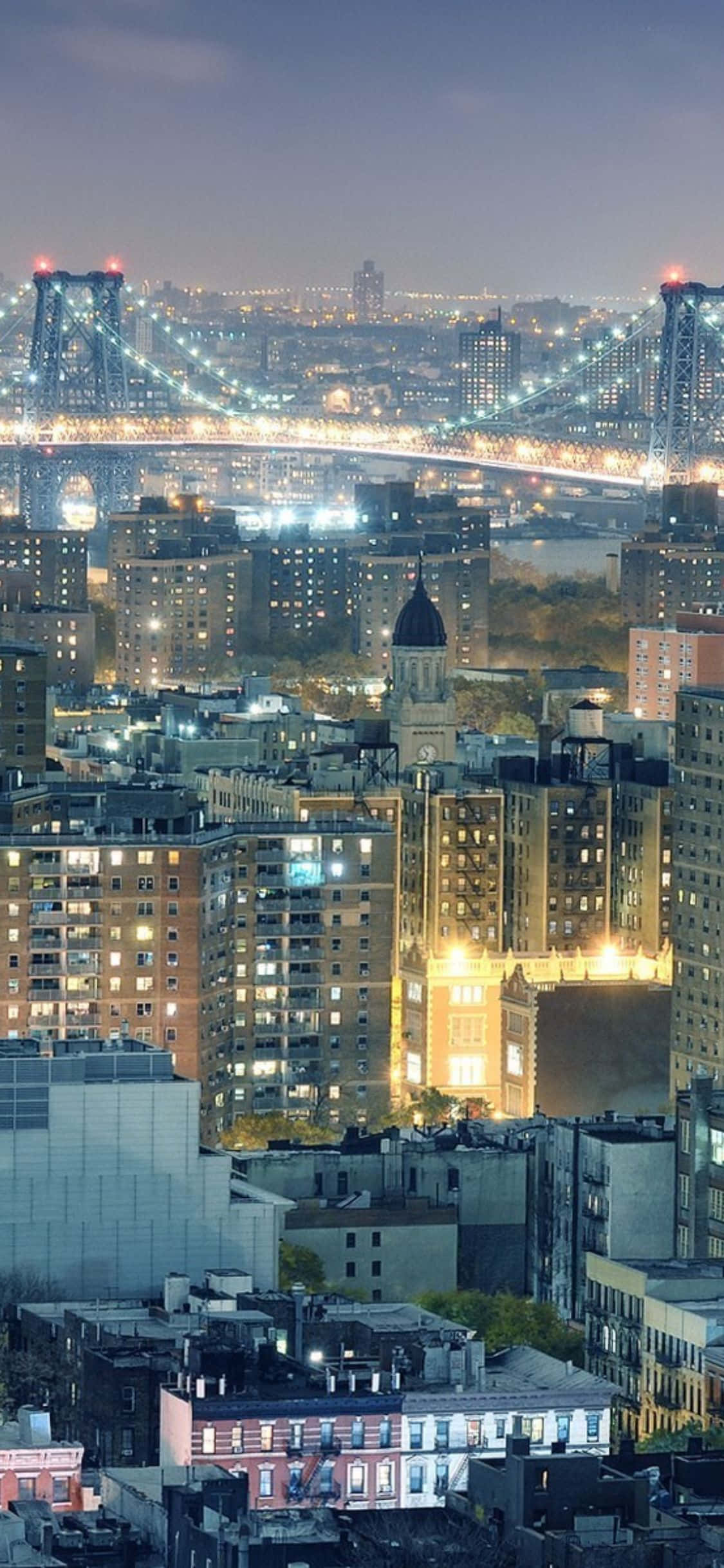 Magsaya ng paglalakad sa paglubog ng araw sa New York City gamit ang iyong iPhone X Wallpaper