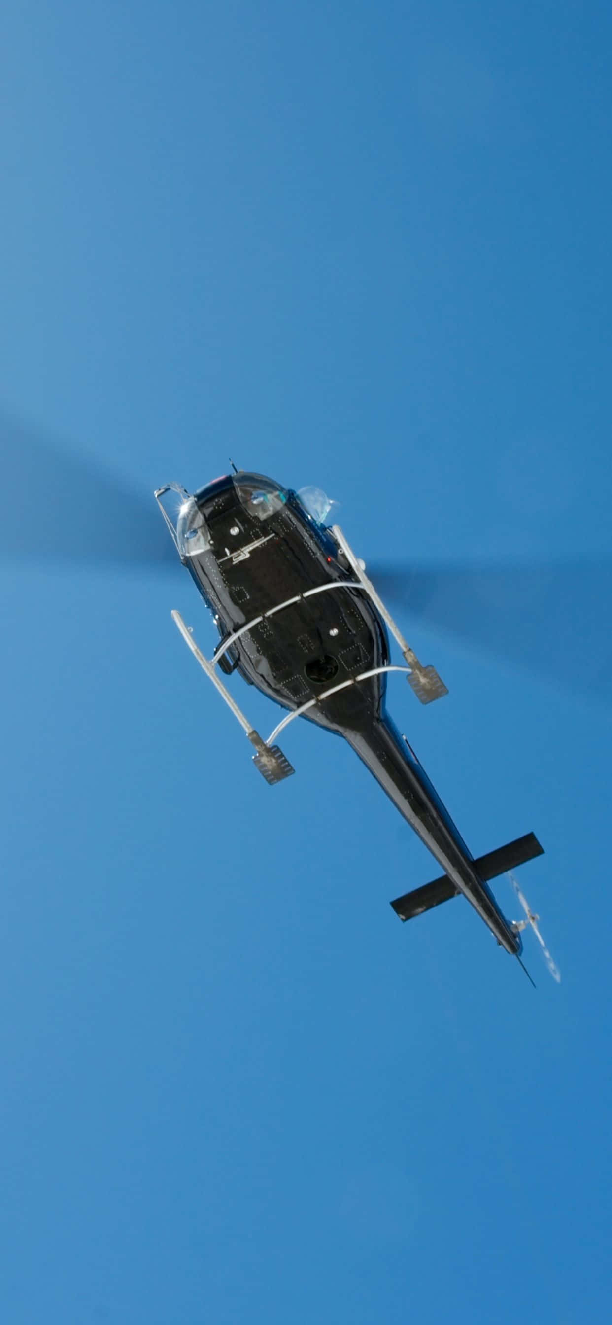 Magsaya sa nakamamangha tanawin ng langit sa isang iPhone Xs Max Helicopter! Wallpaper