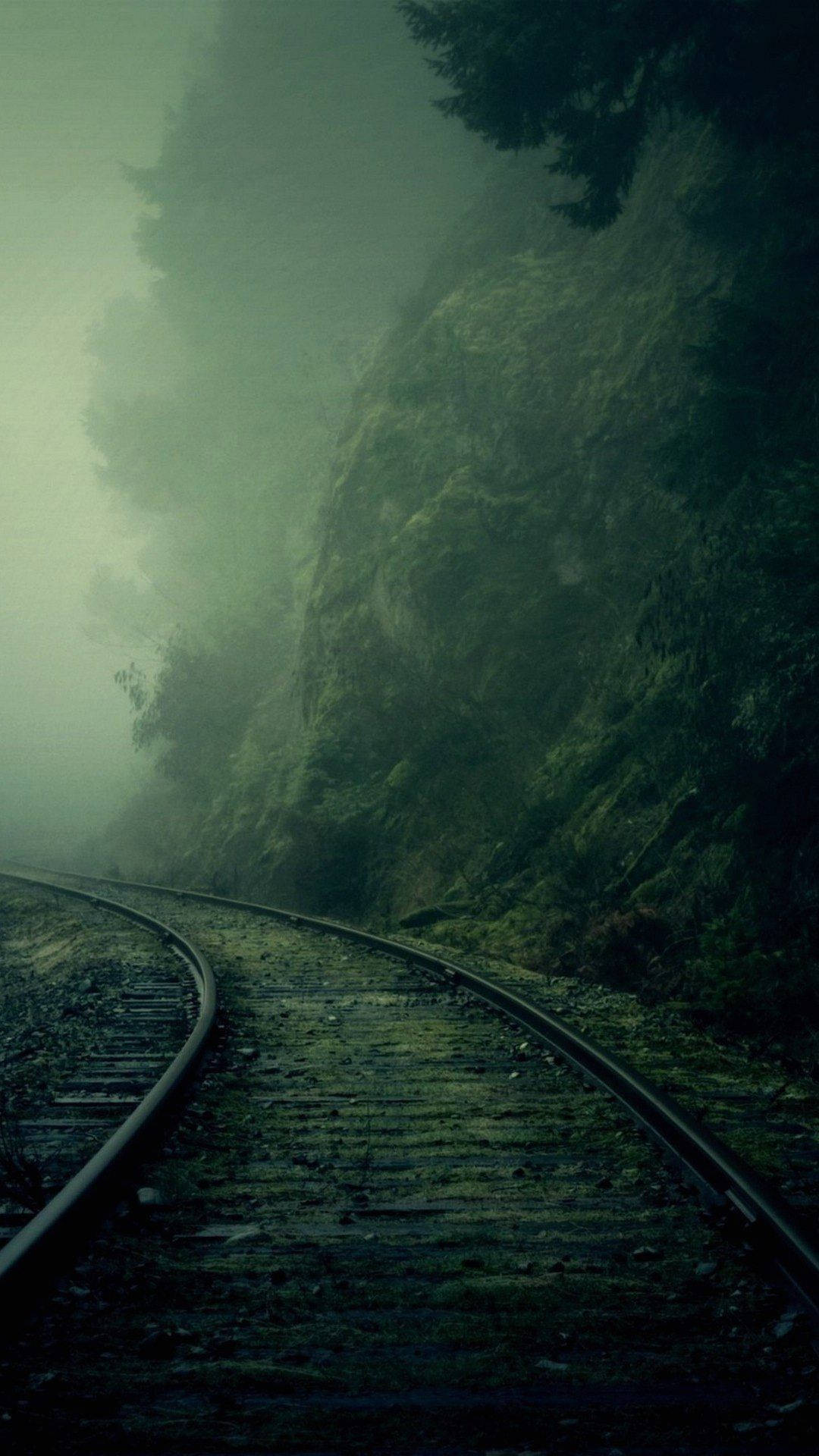 Mahiwagang Paglalakbay sa Misteryosong Riles Wallpaper