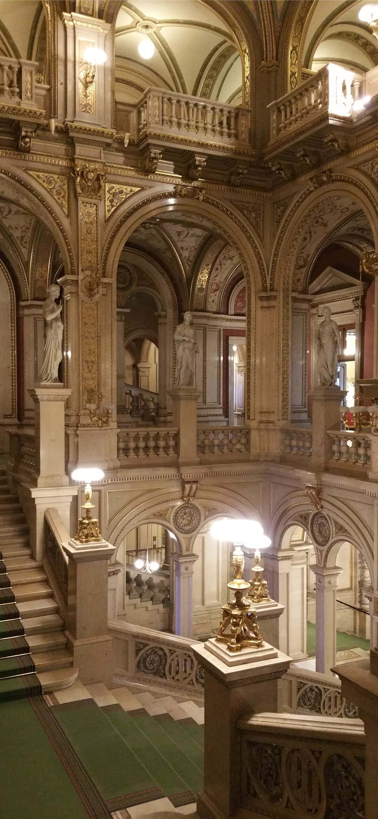 Marilag na Tanawin ng Katedral ng Vienna sa Takipsilim Wallpaper