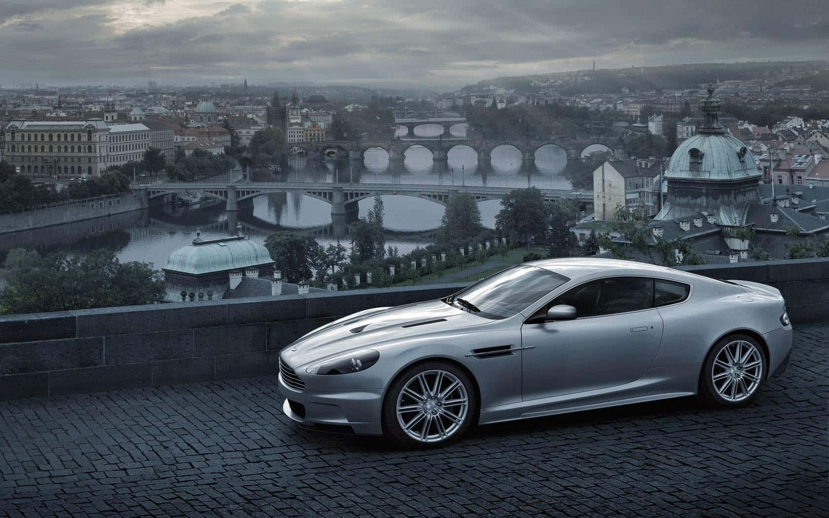 Makinis at Estilong Aston Martin DB9 Panlabas Wallpaper
