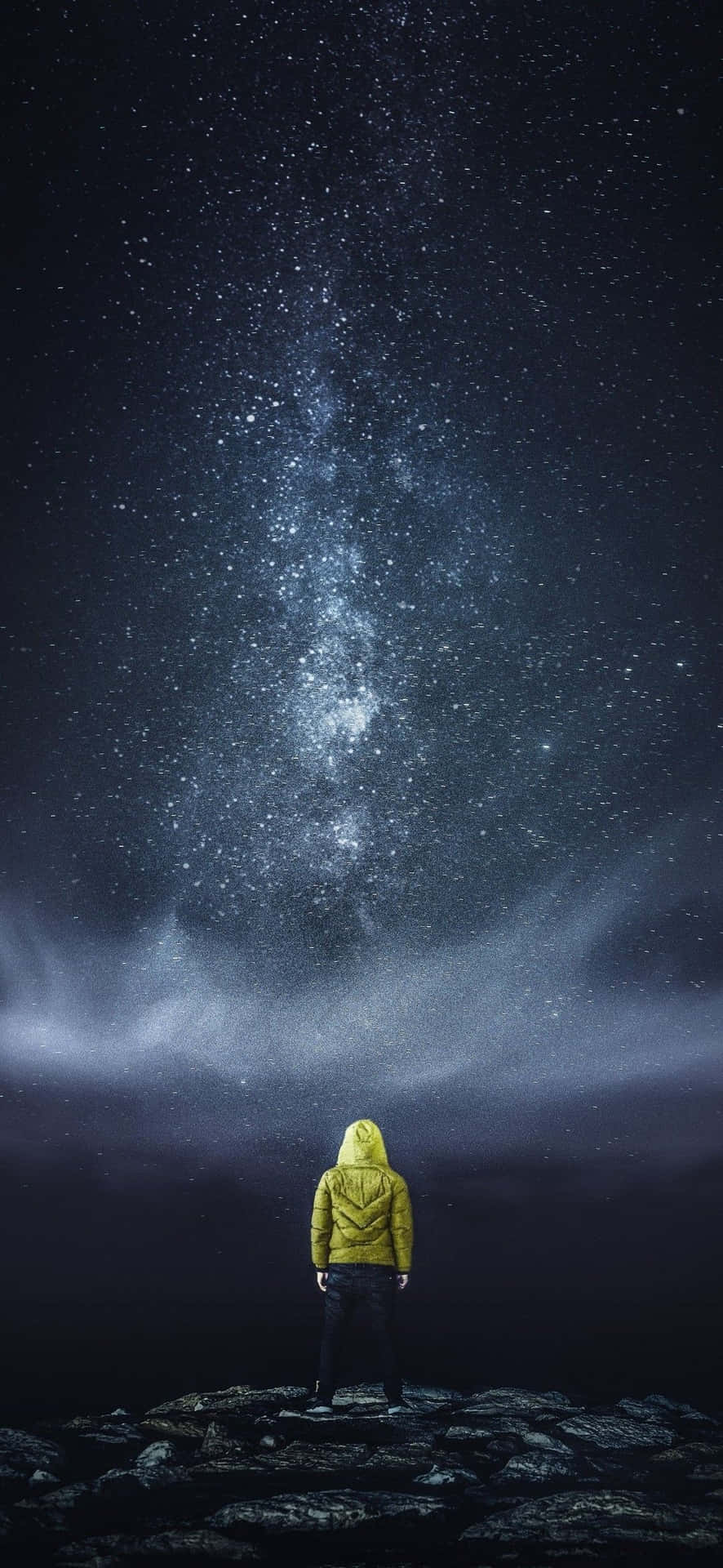 Makinis na iPhone 13 Mini na nagpapakita ng makulay na display Wallpaper