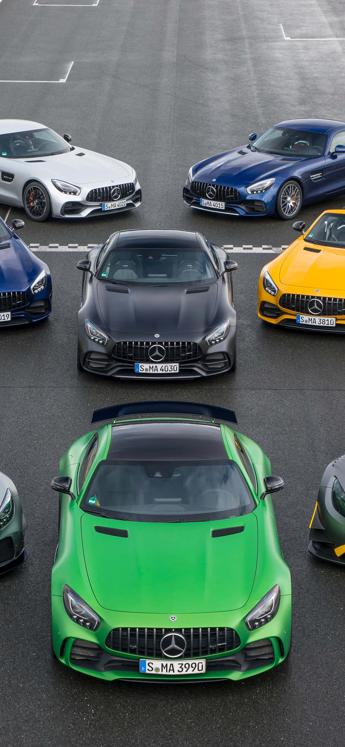 Makinis na iPhone X Wallpaper na may AMG GT-R Wallpaper