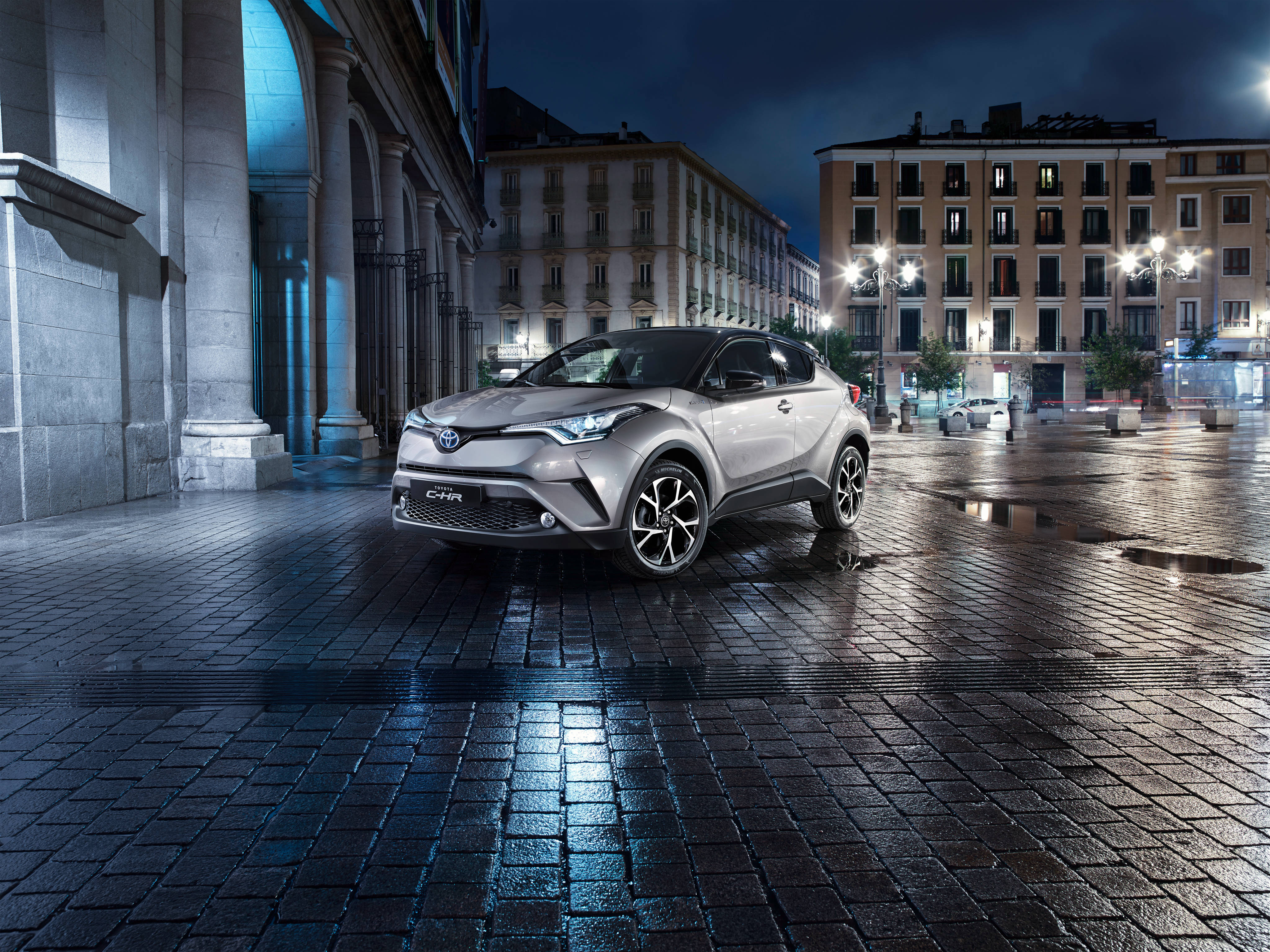 Makintab na Gray na Modelong CH-R ng Toyota 4K Wallpaper