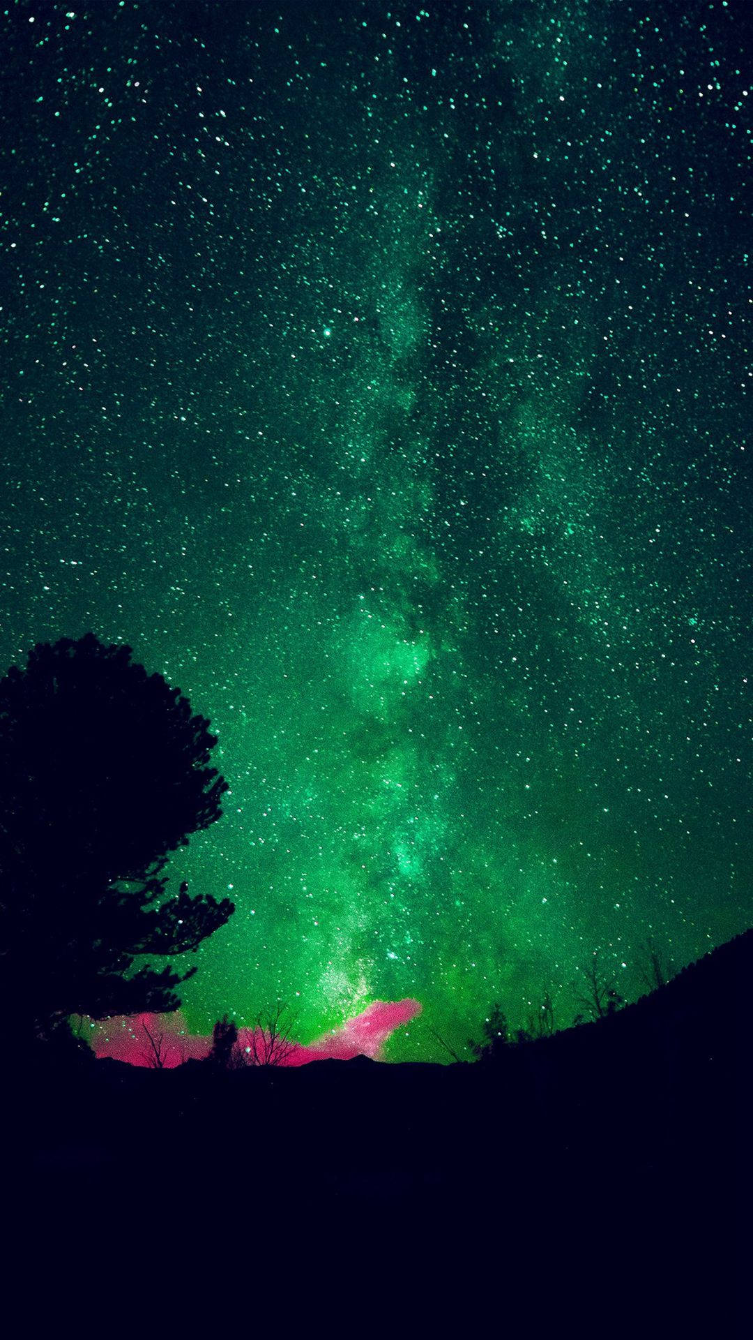 Makintab na Luntiang Langit Wallpaper
