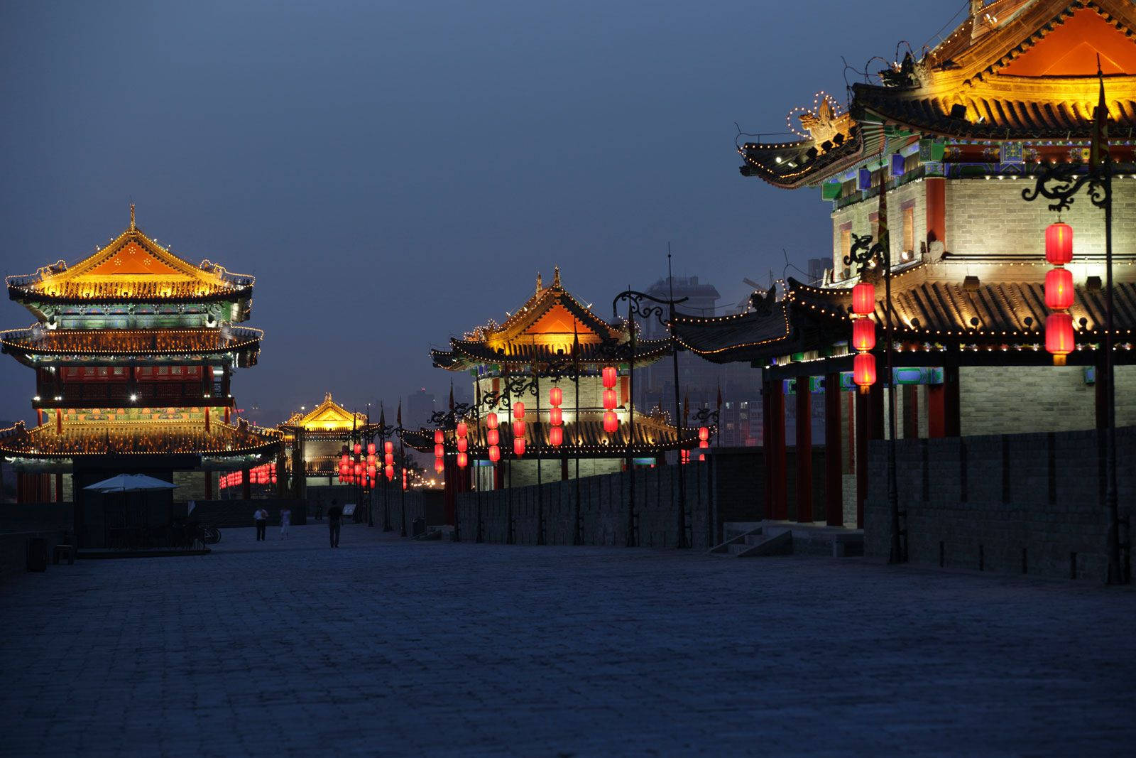 Makulay na Gabi sa Xian City Wall Wallpaper