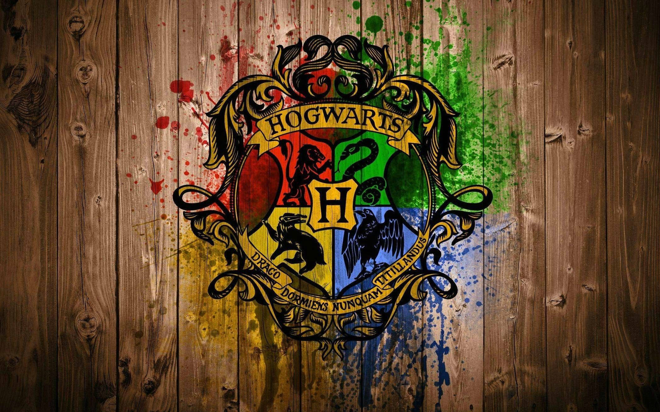 Makulay na Hogwarts Harry Potter Aesthetic Wallpaper
