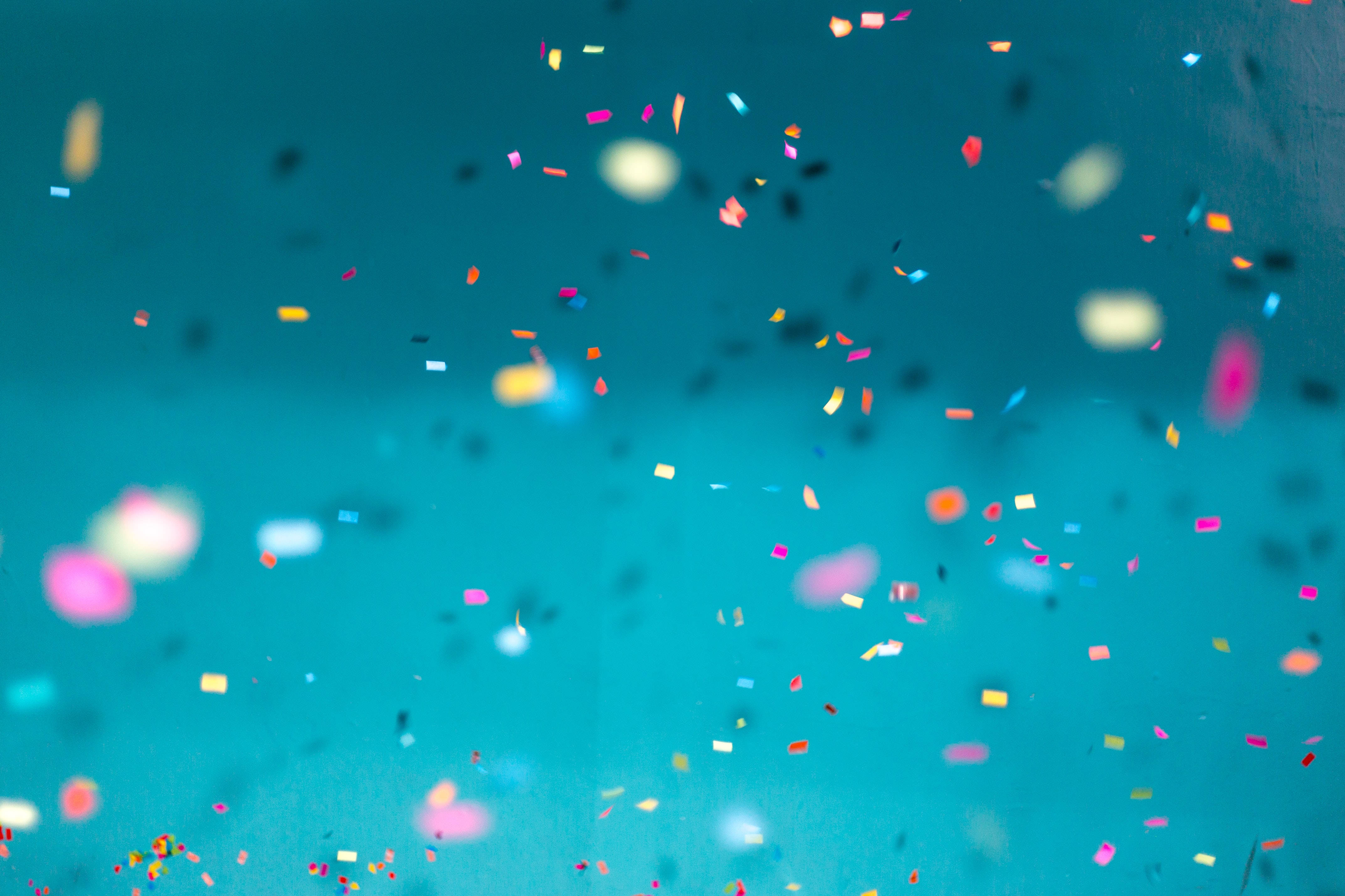 Makulay na Pagsabog ng Confetti na Aesthetic Pattern Wallpaper