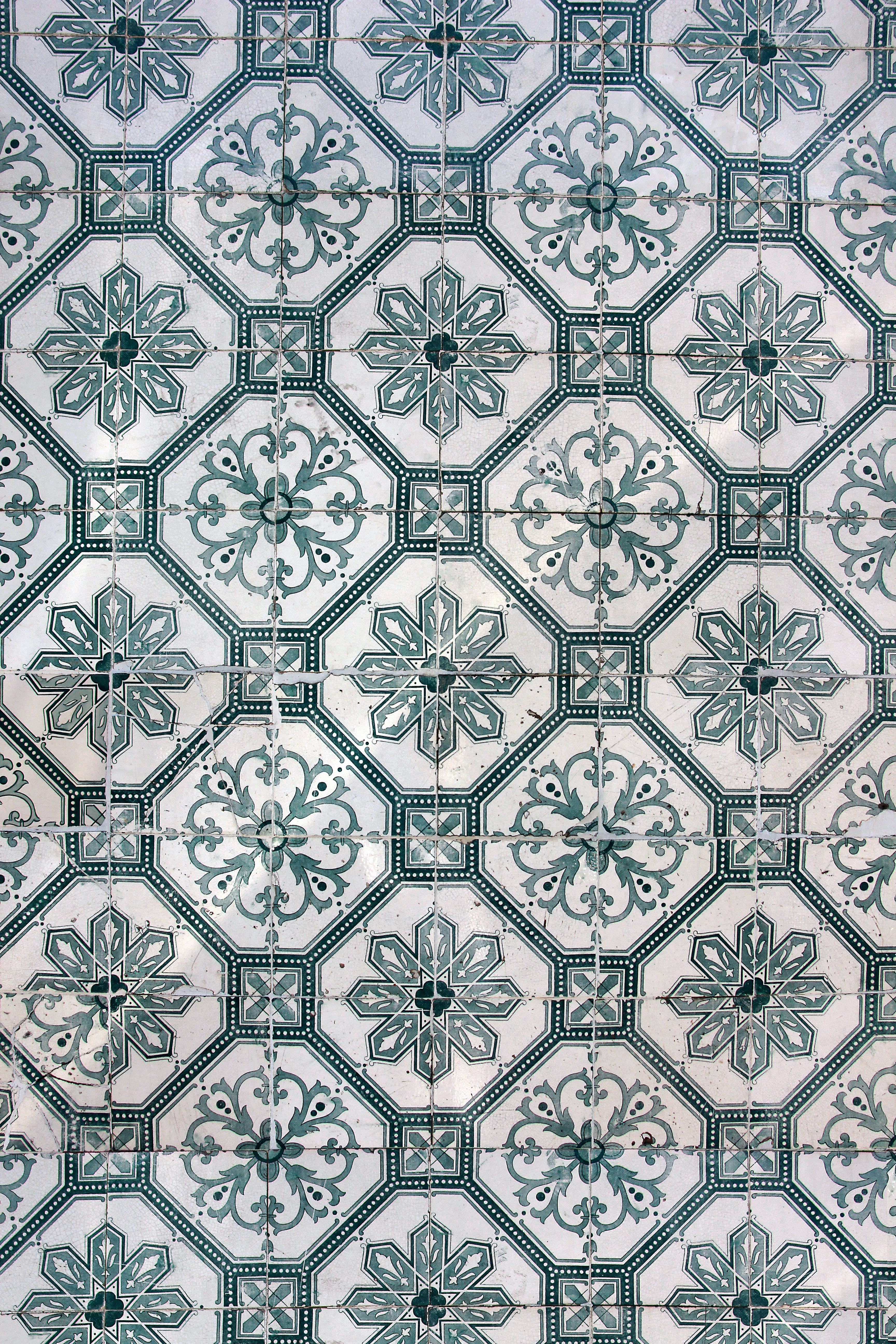 Makulay na Pattern ng Azulejo ng Lisbon Wallpaper