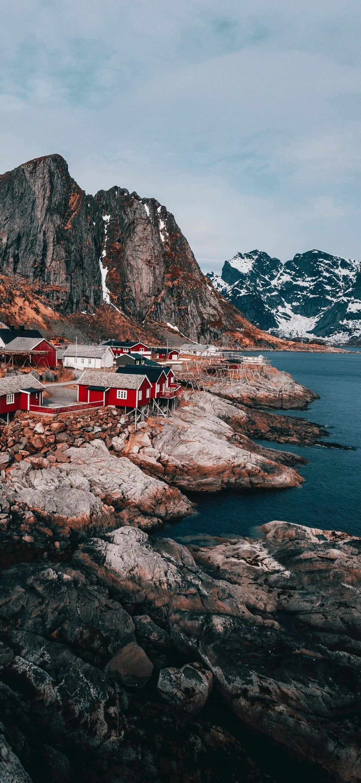 Makulay na tanawin ng Scandinavia sa ibabaw ng Hardangerfjord sa Norway Wallpaper
