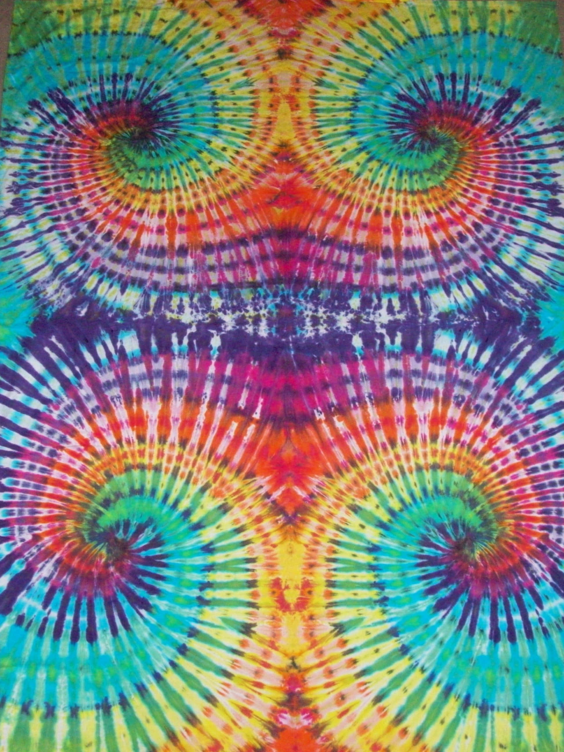 makulay na tie dye blanket na may spiral design Wallpaper