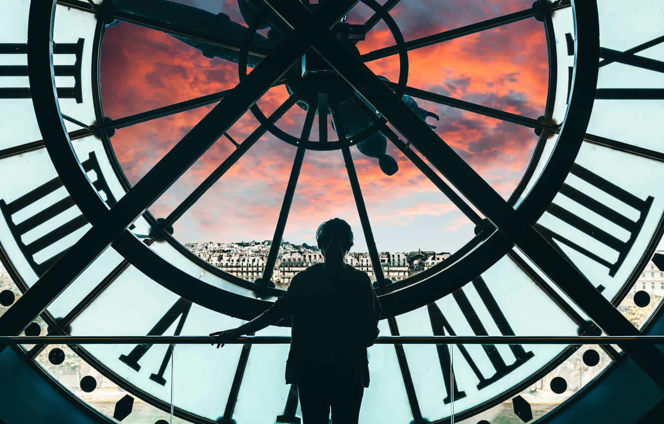 Malaking Orasan na may Tanawin ng Paglubog ng Araw sa Musée d'Orsay Wallpaper