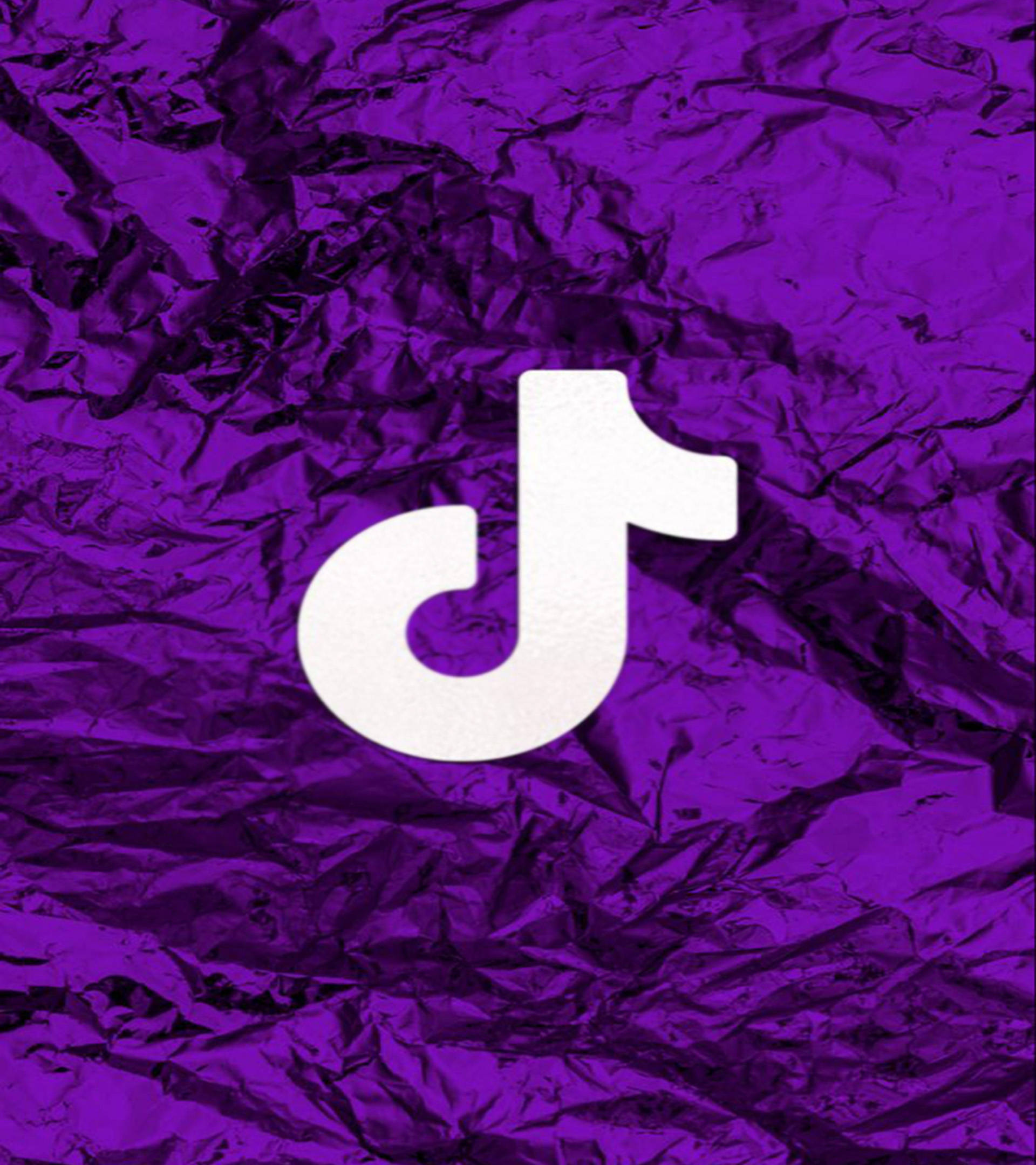 Malalim na Lilang Tela na May Logo ng TikTok Wallpaper
