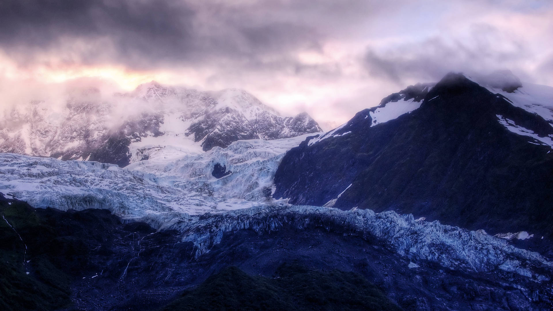 Malamig na Ice Mountain View Wallpaper