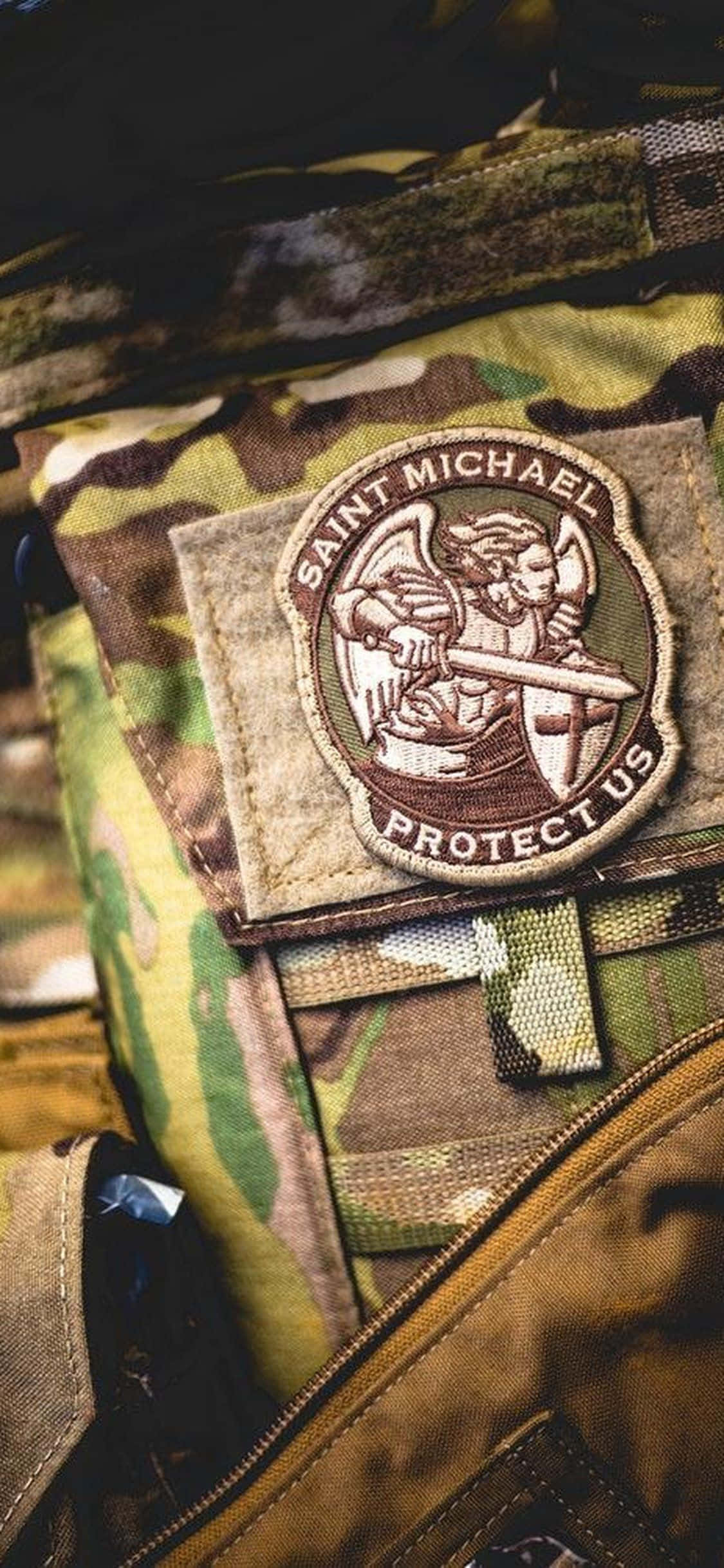 Malapot na Military Patch Uniform Wallpaper