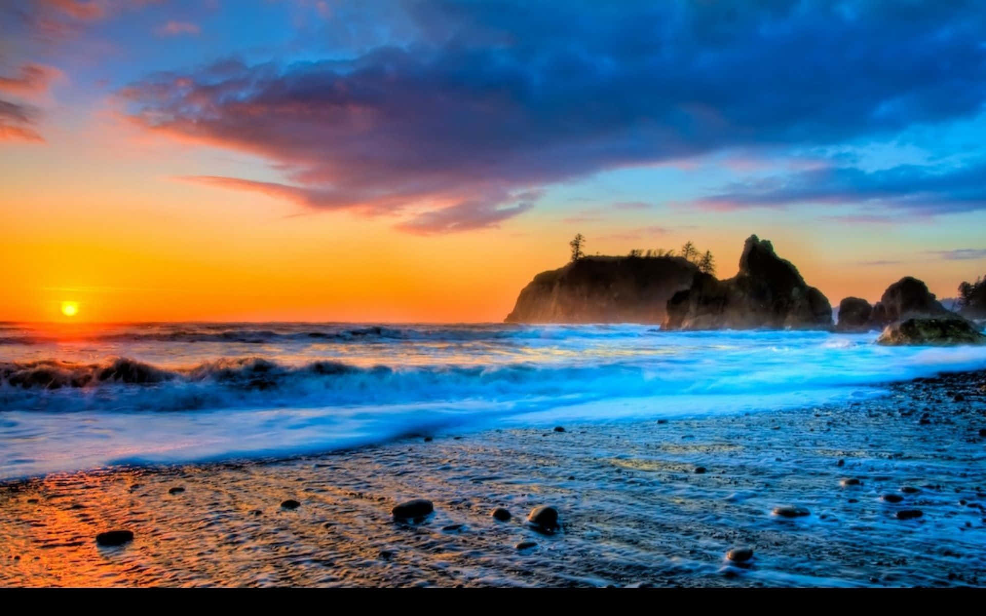 Maligaw sa ganda ng paglubog ng araw sa dalampasigan Wallpaper