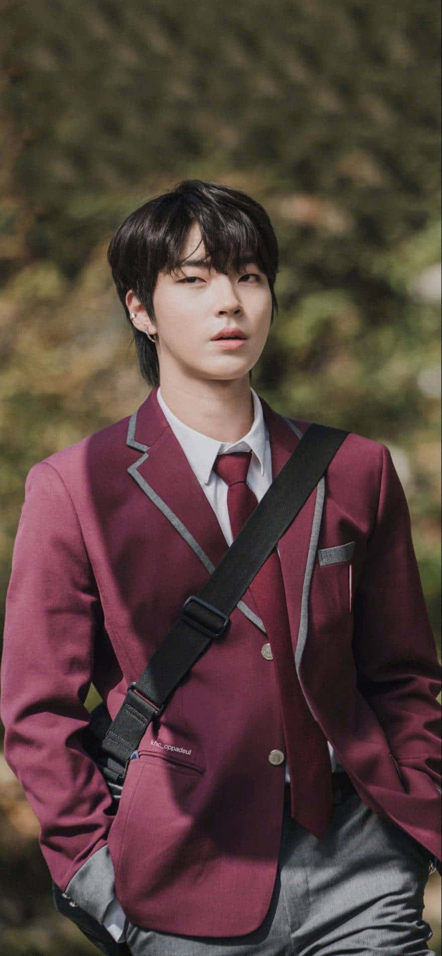 Mapanglaw na Sulyap ni Aktor Han Seojun Wallpaper