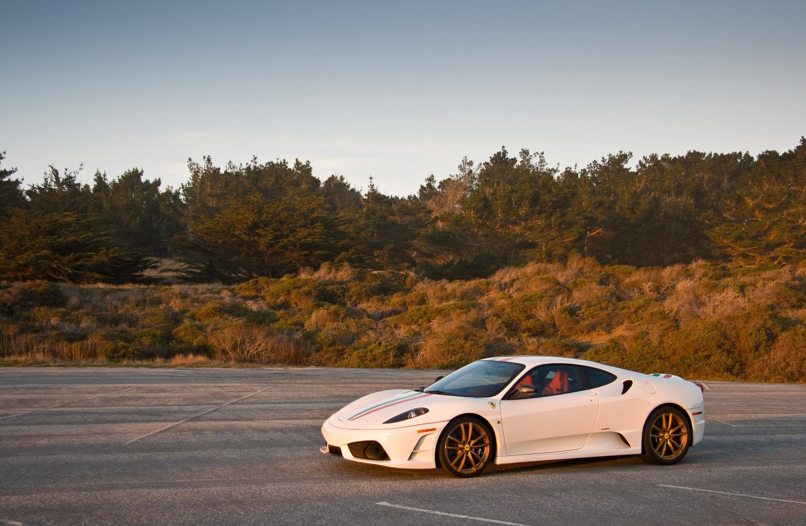 Marangyang Puting Ferrari F430 Scuderia Wallpaper