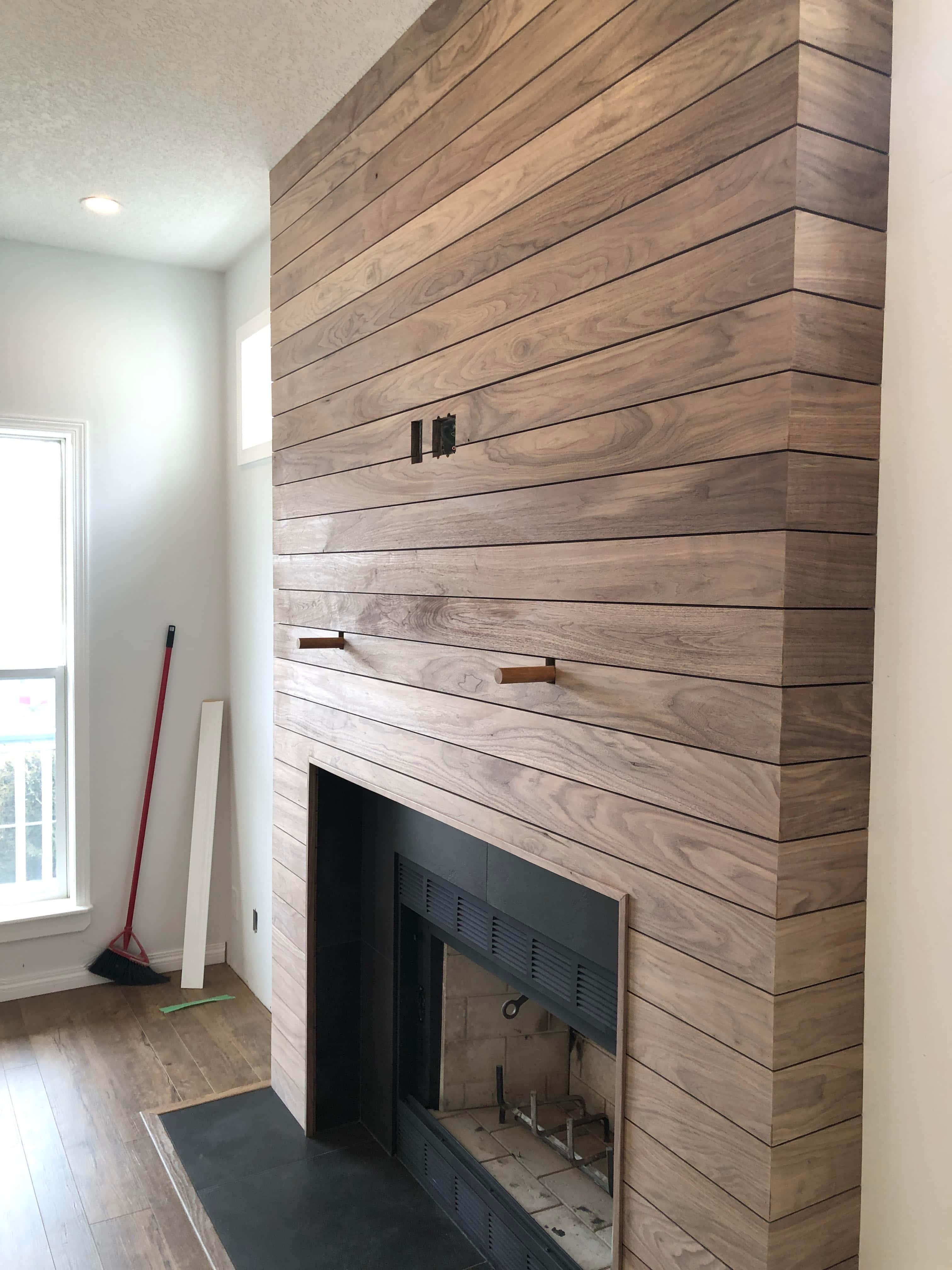 Marasan ang Maalins na Kaginhayan ng mga Paderang Shiplap Wallpaper