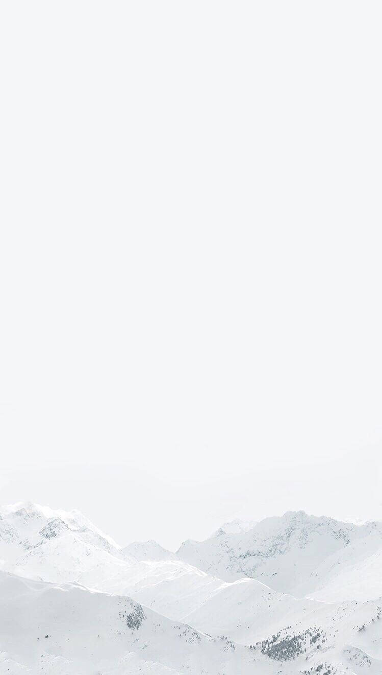 Marikit na Puting Bundok na Nababalutan ng Niyebe Wallpaper