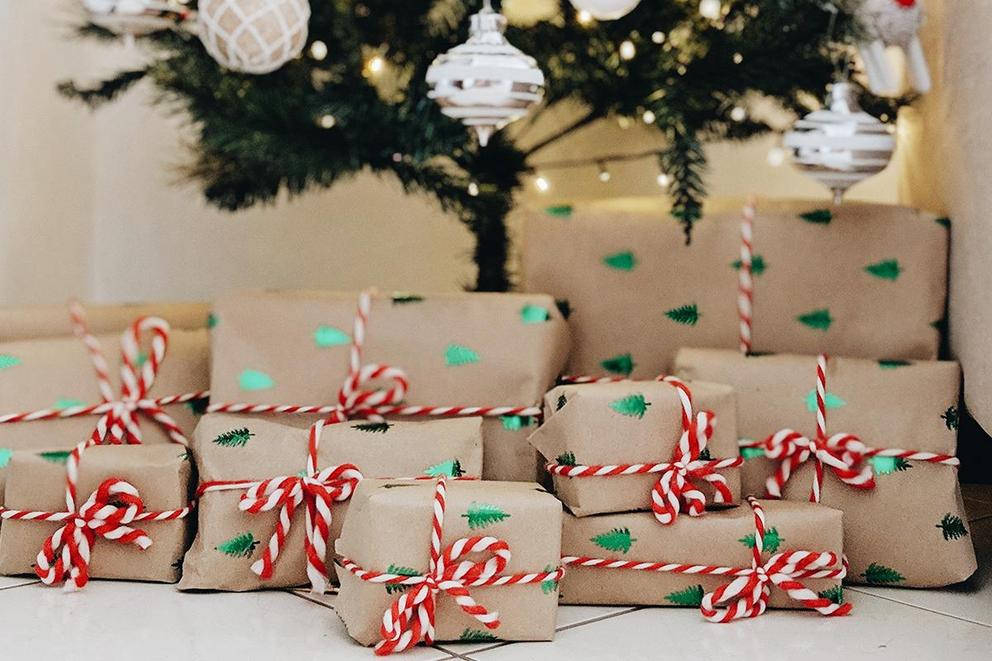 Masayang Mga Regalo ng Pasko Wallpaper