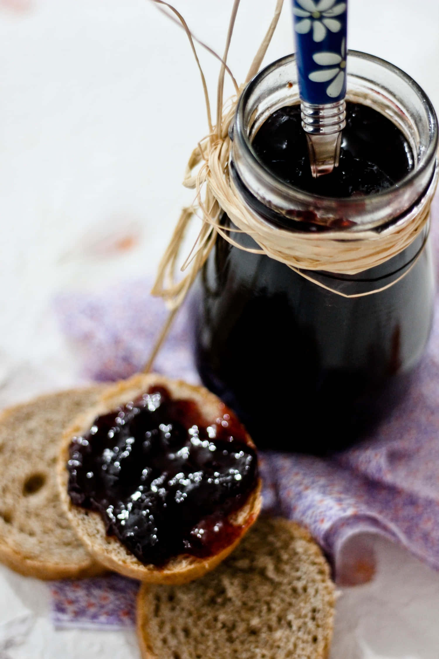 Matamis at Sensationally Tangy na Raspberry Jam Wallpaper