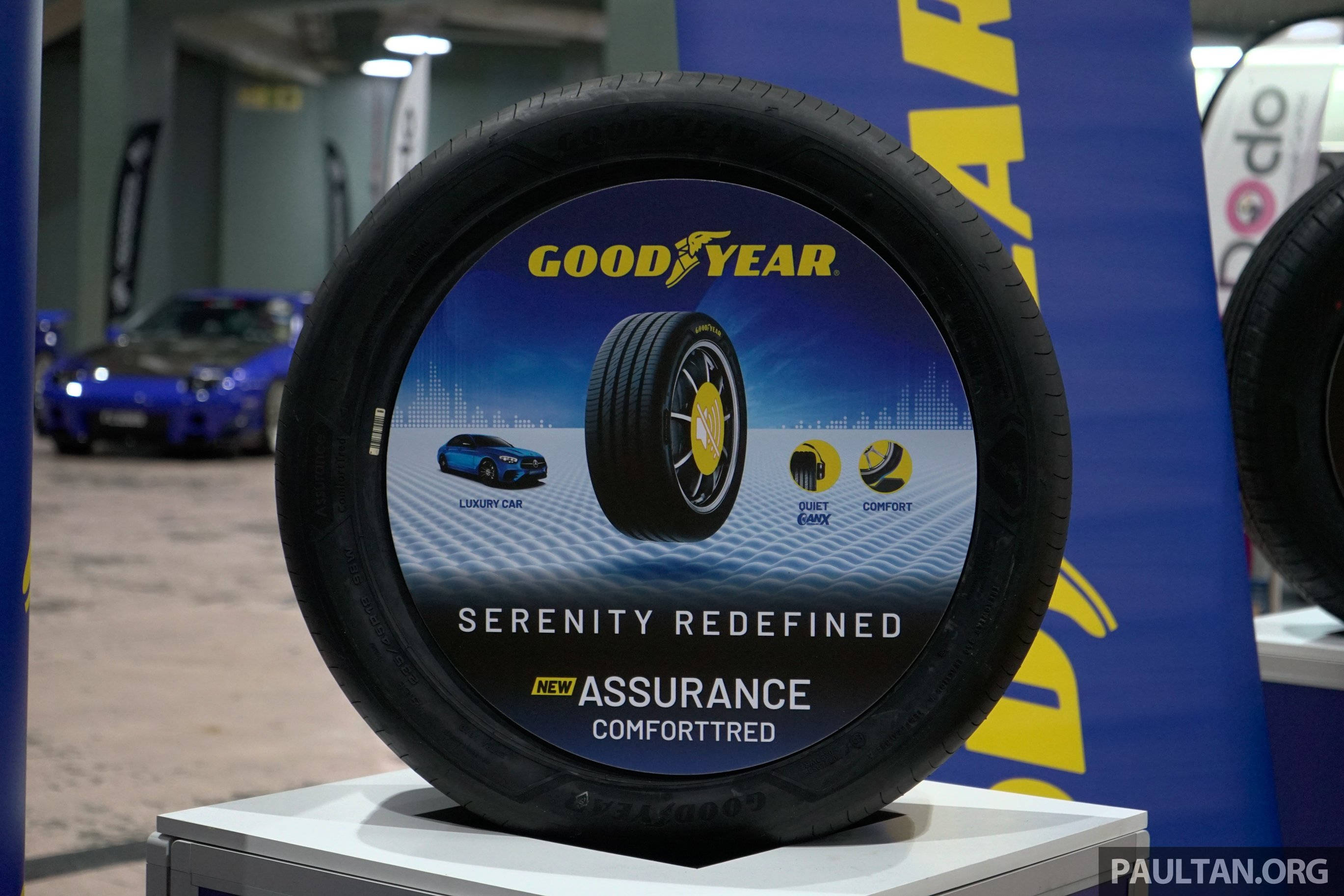 Matibay na Goodyear na gulong handa na para sa kalsada. Wallpaper