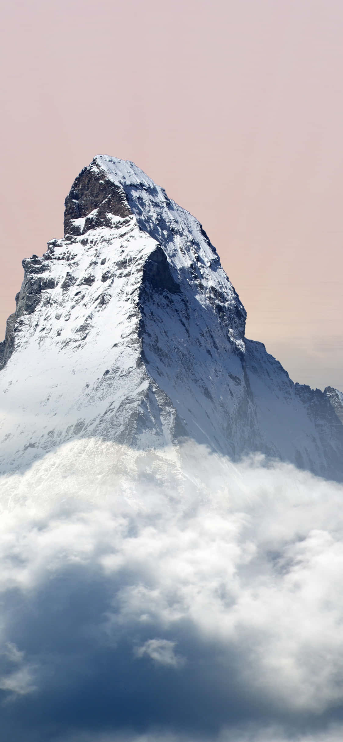 Bundok ng Matterhorn sa Itaas ng mga Ulap Wallpaper