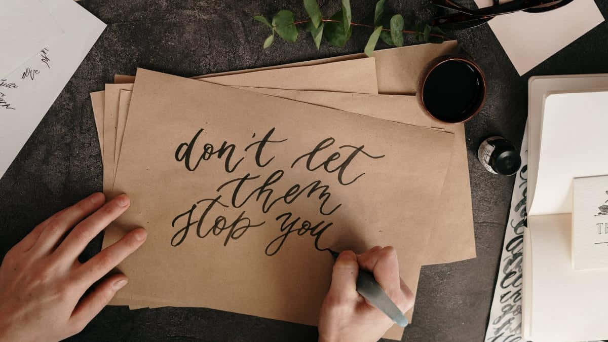 Mensahe sa Calligraphy na Makatotohanan Wallpaper
