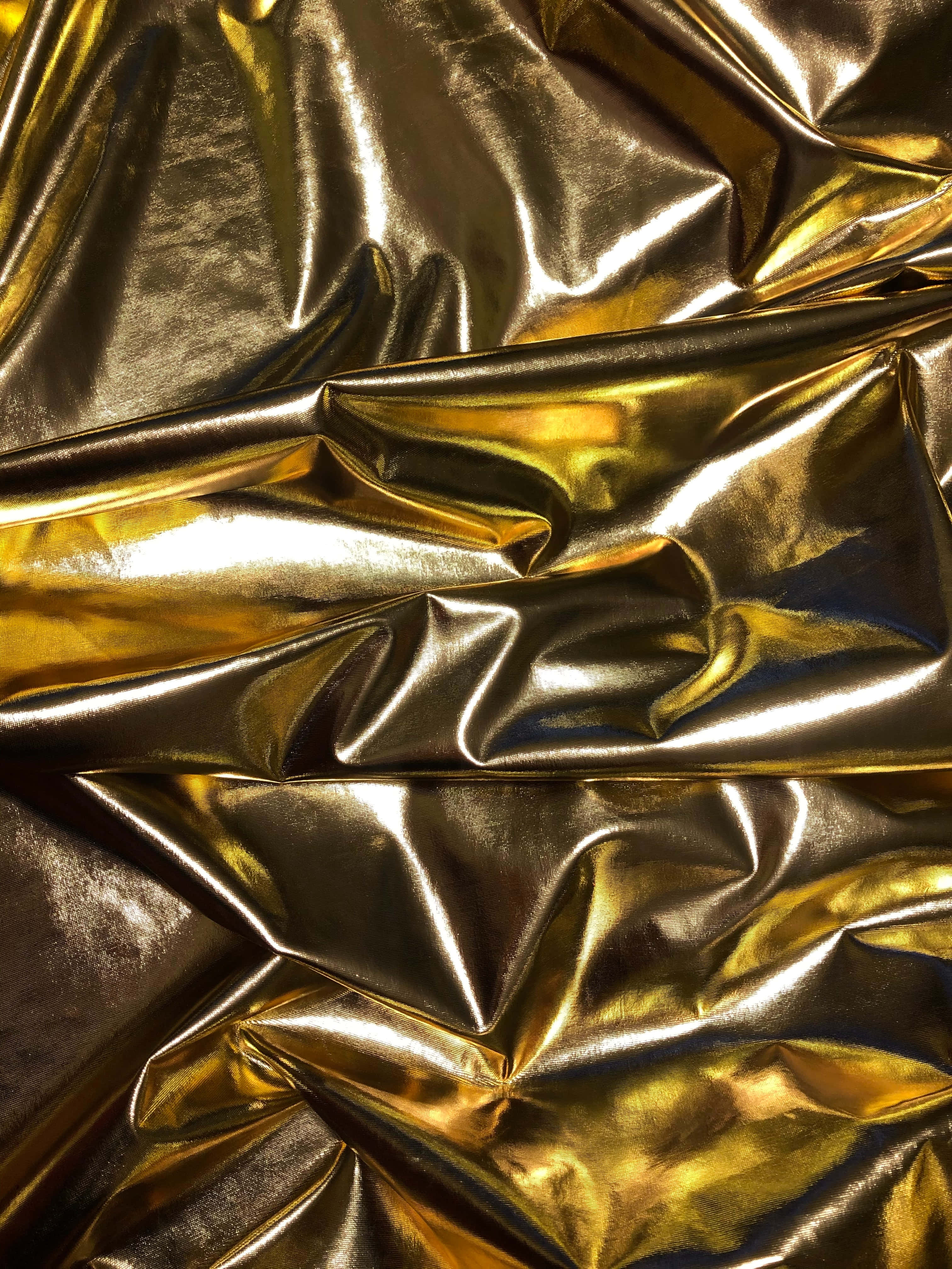 Metallic na Tela na Gintong Background Wallpaper